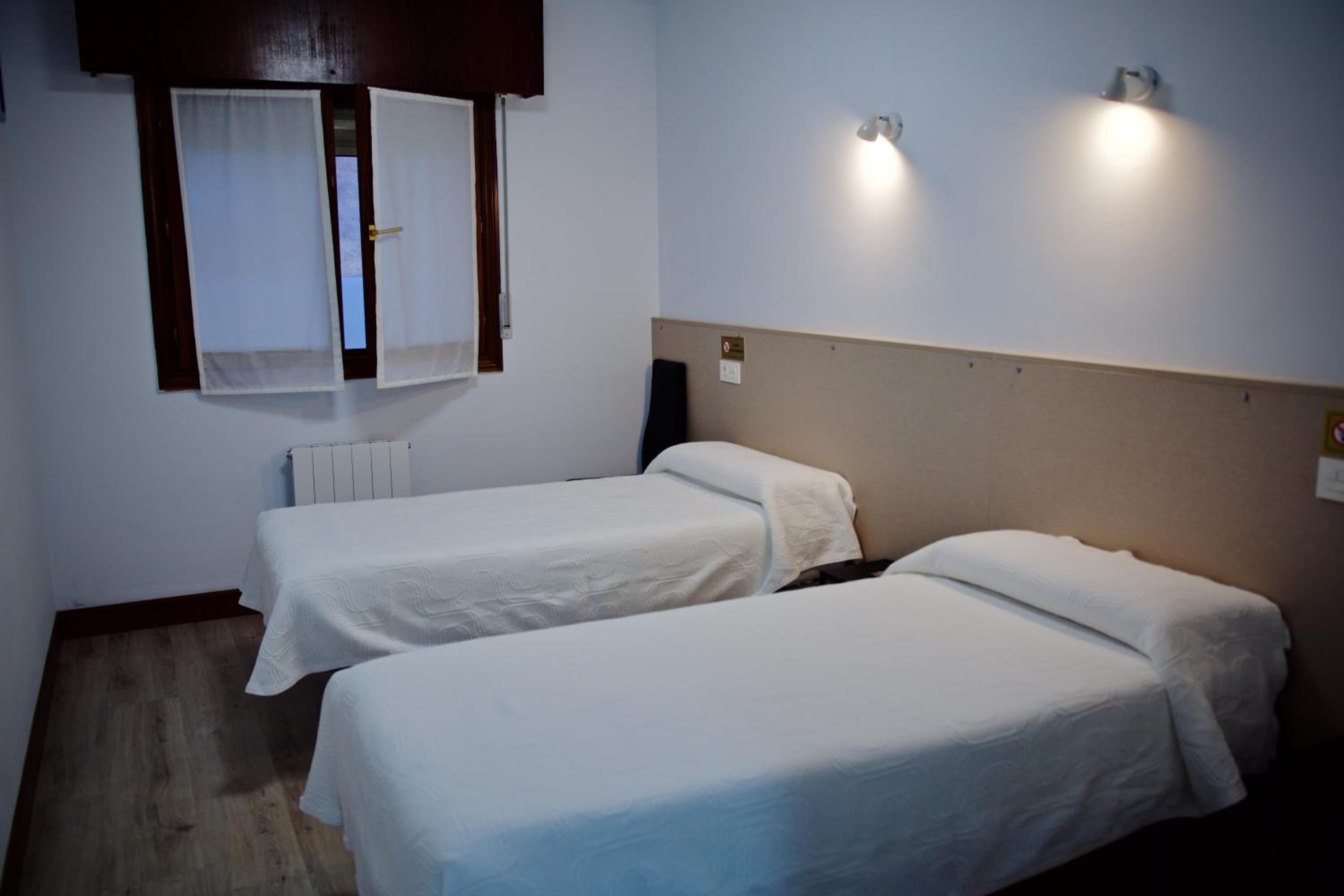 Twin Room - Photo 5