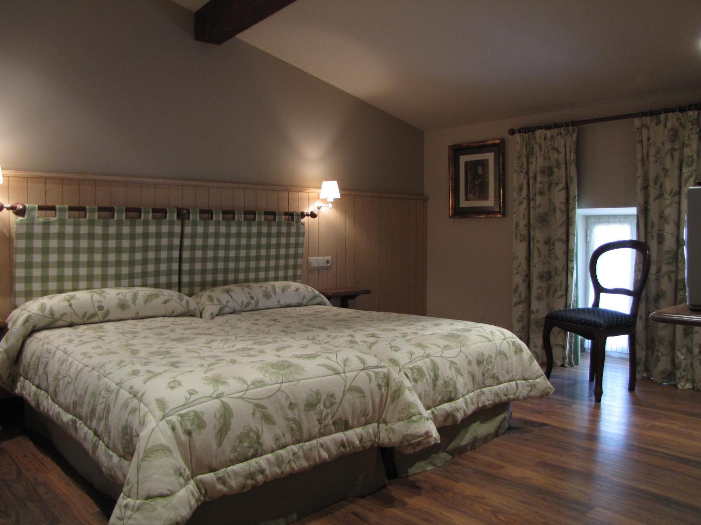 Double or Twin Room - Photo 7