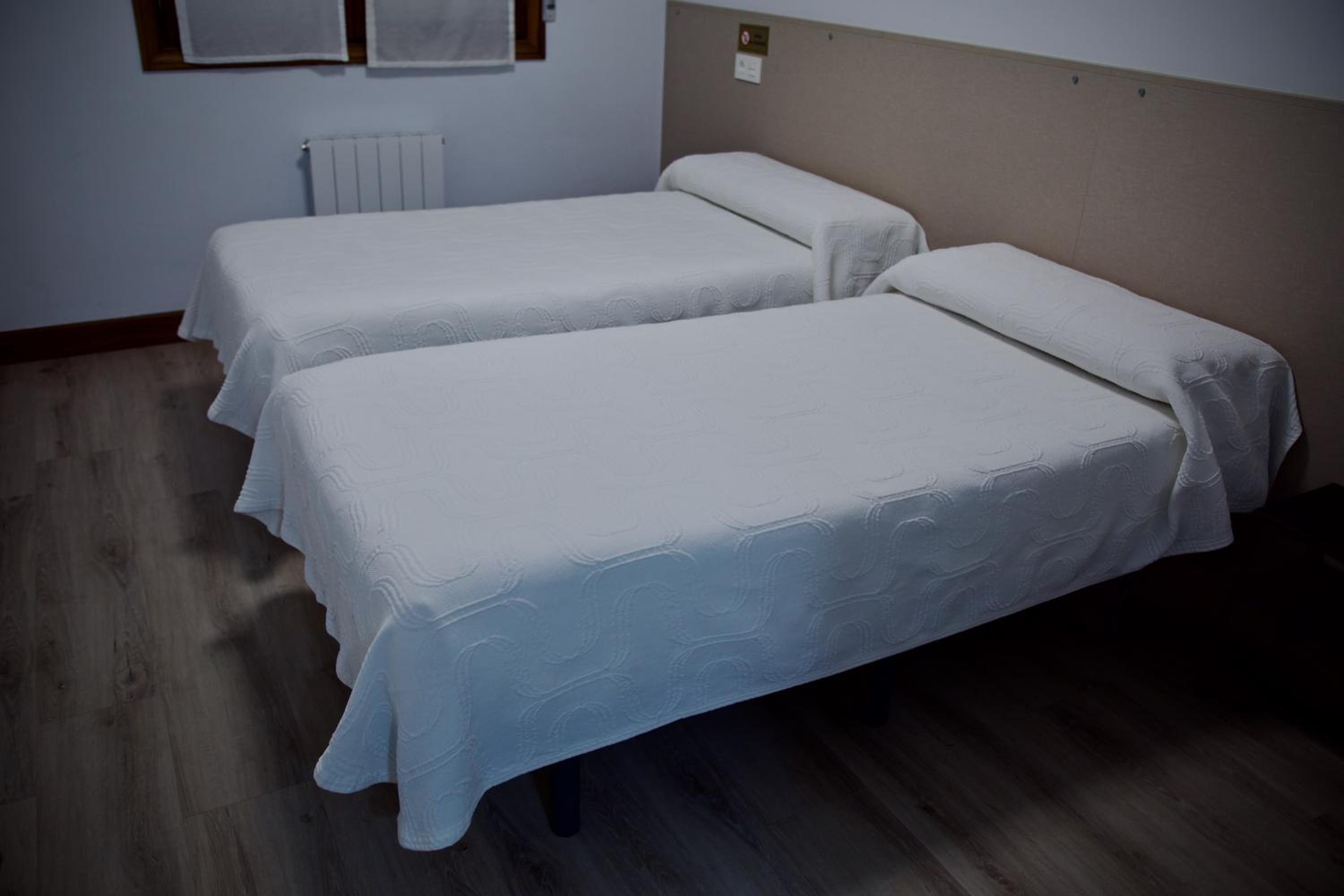 Twin Room - Photo 9