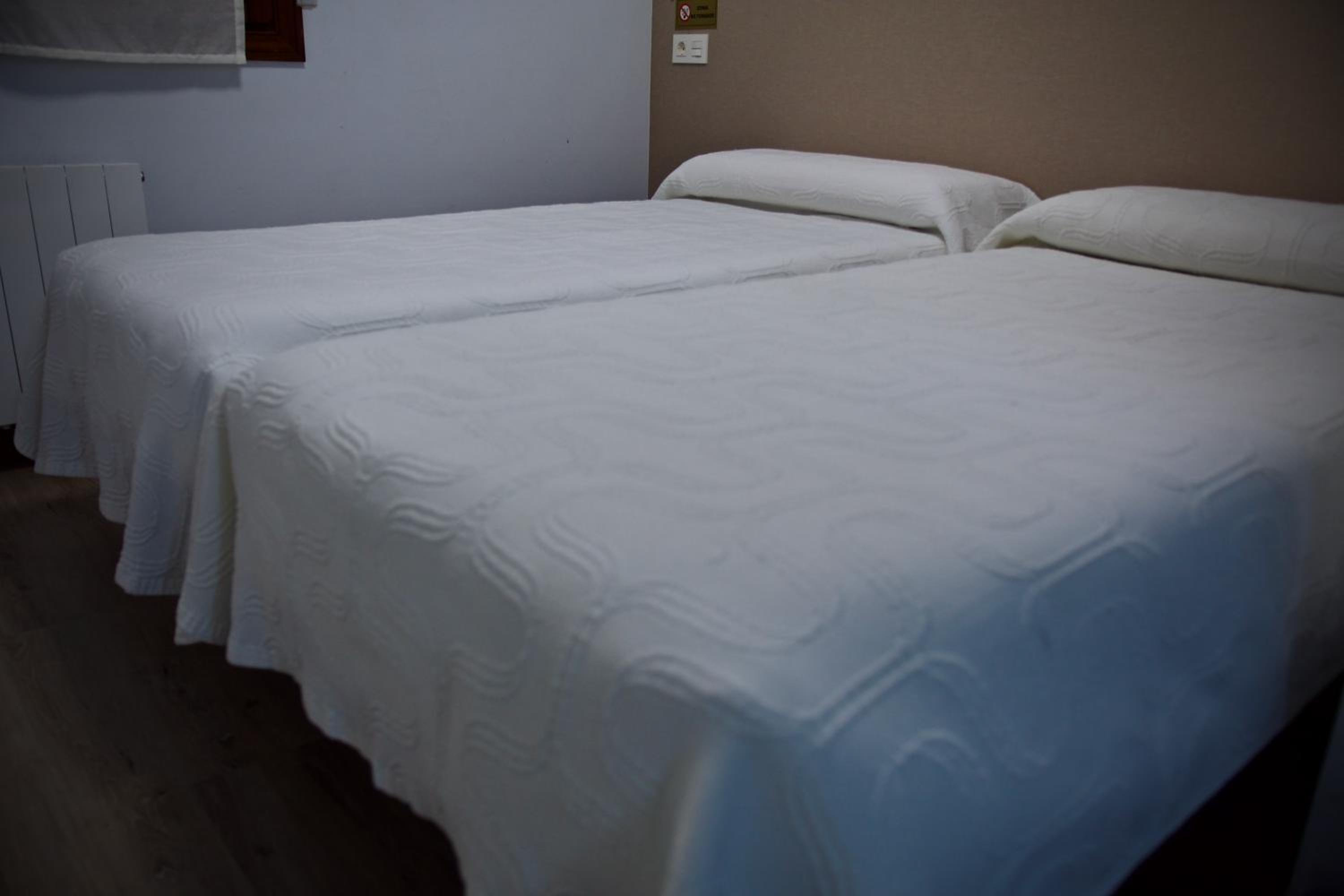 Twin Room - Photo 7