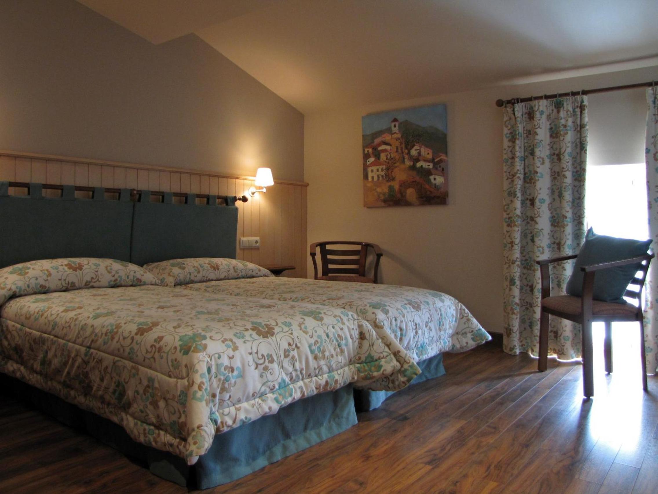 Double or Twin Room - Photo 4