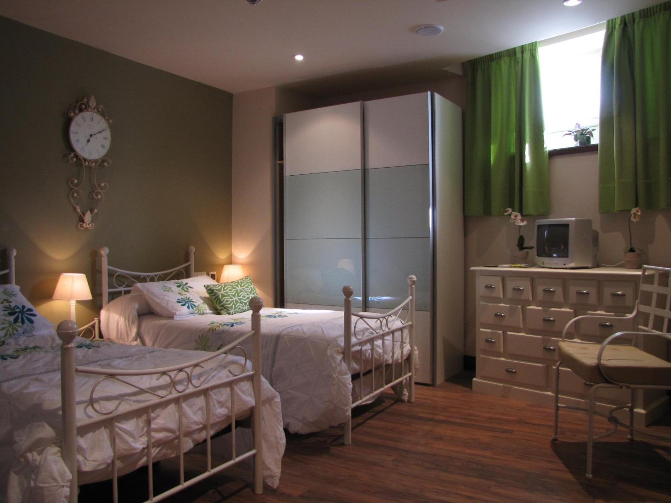 Double or Twin Room - Photo 9