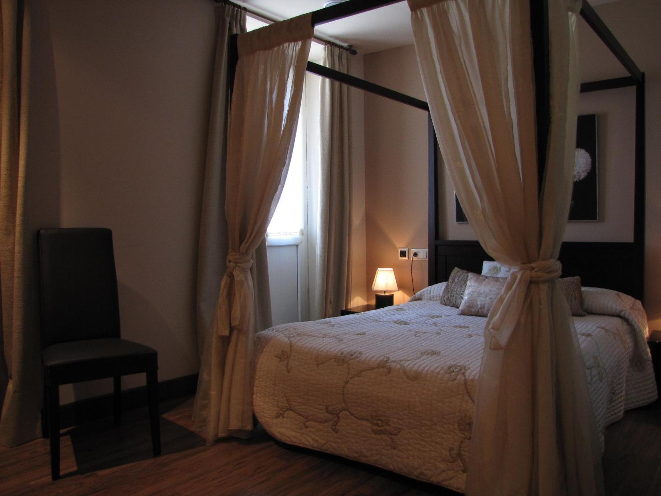 Double or Twin Room - Photo 10