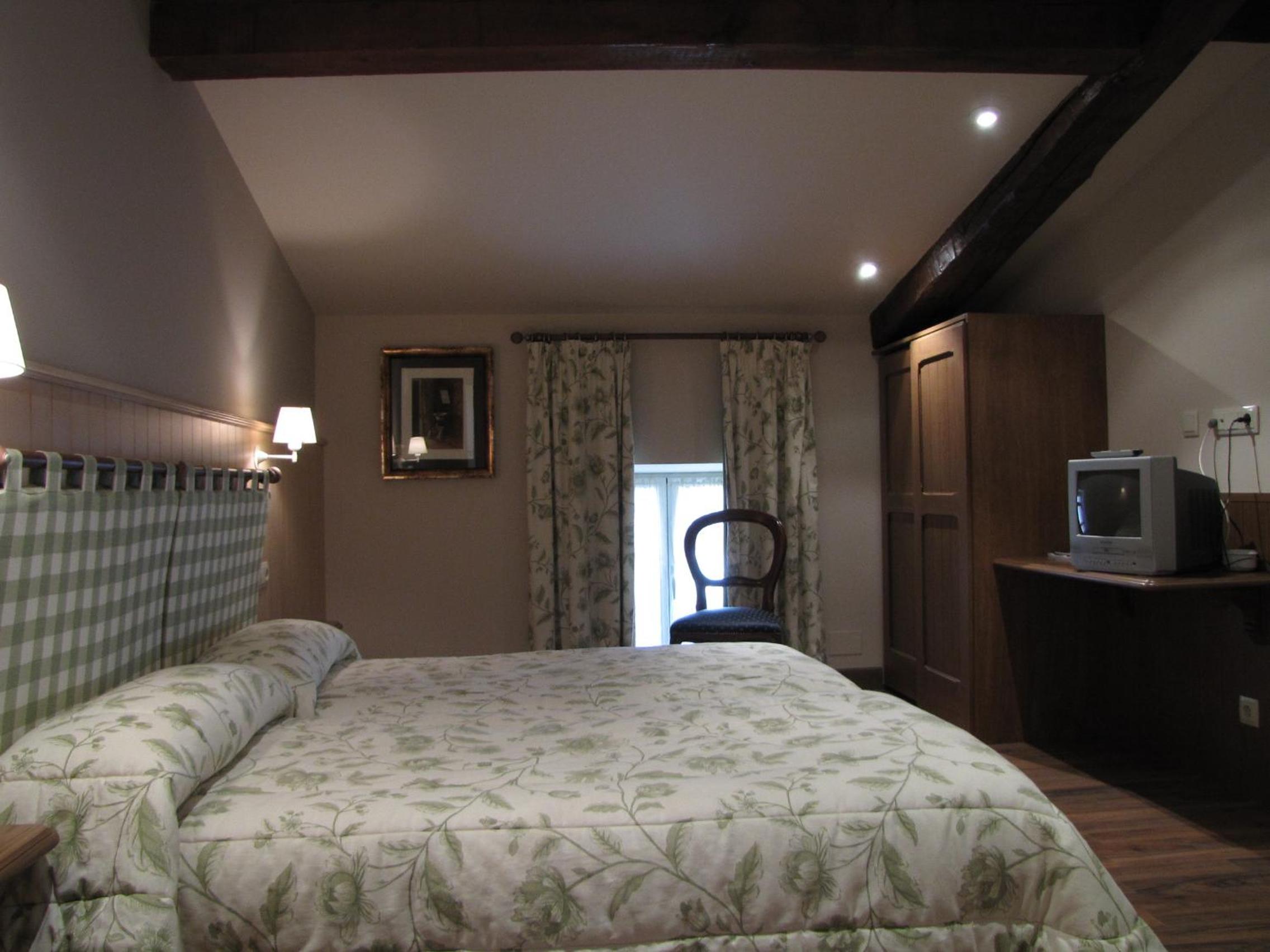 Double or Twin Room - Photo 2