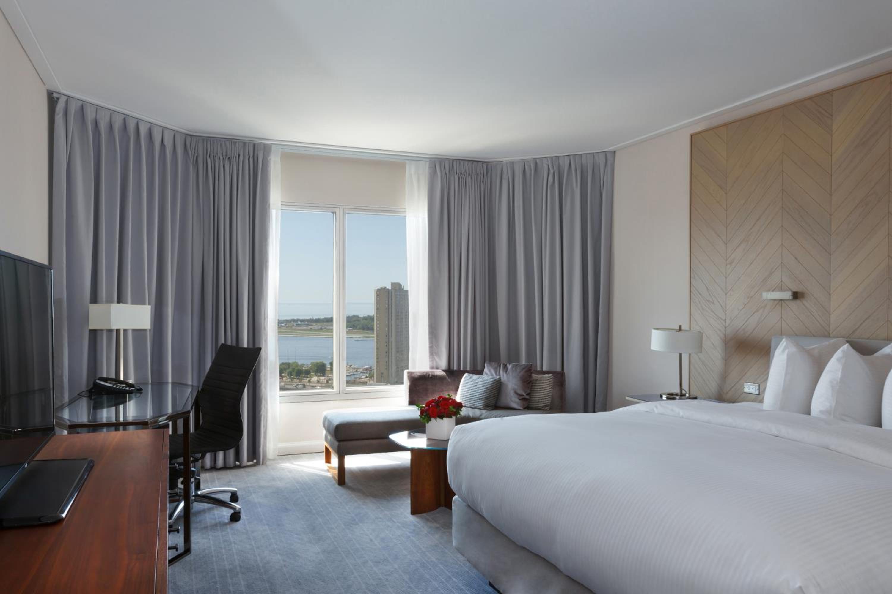 1 King Premium Lake Ontario View High Floor - Photo 1