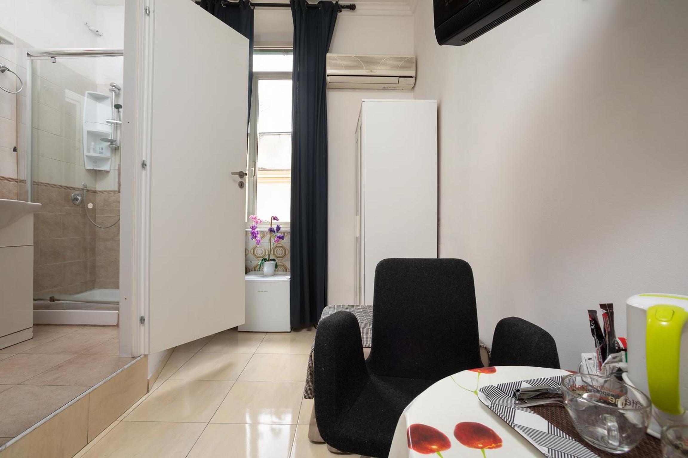 Budget Double Room photo 2