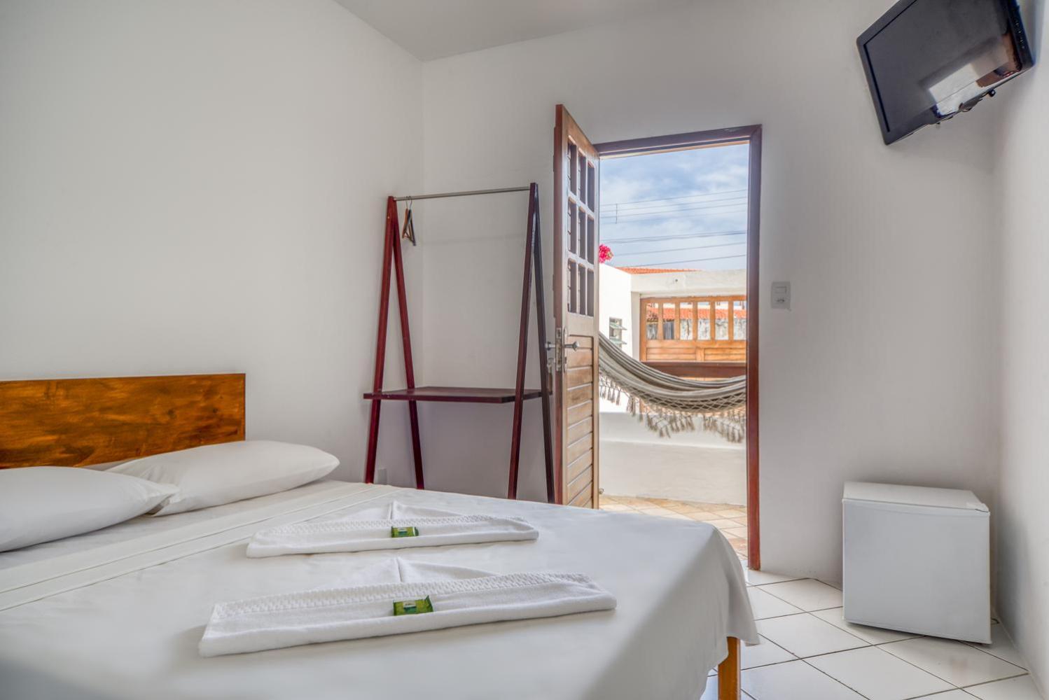 Double Room with Patio - Photo 5