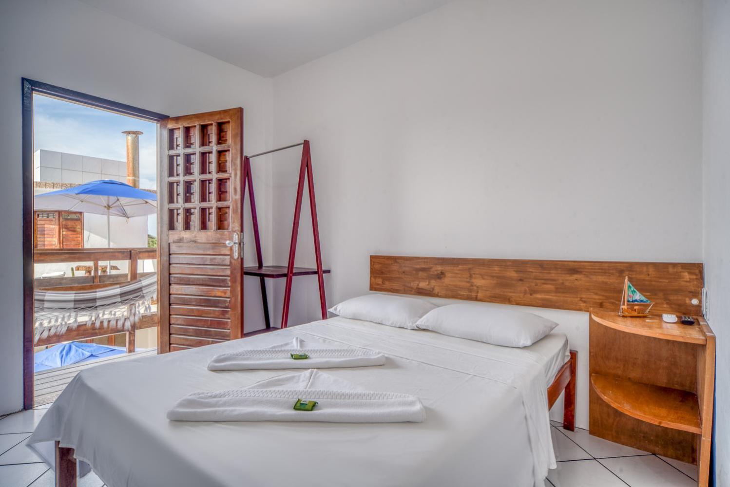 Double Room with Patio - Photo 7