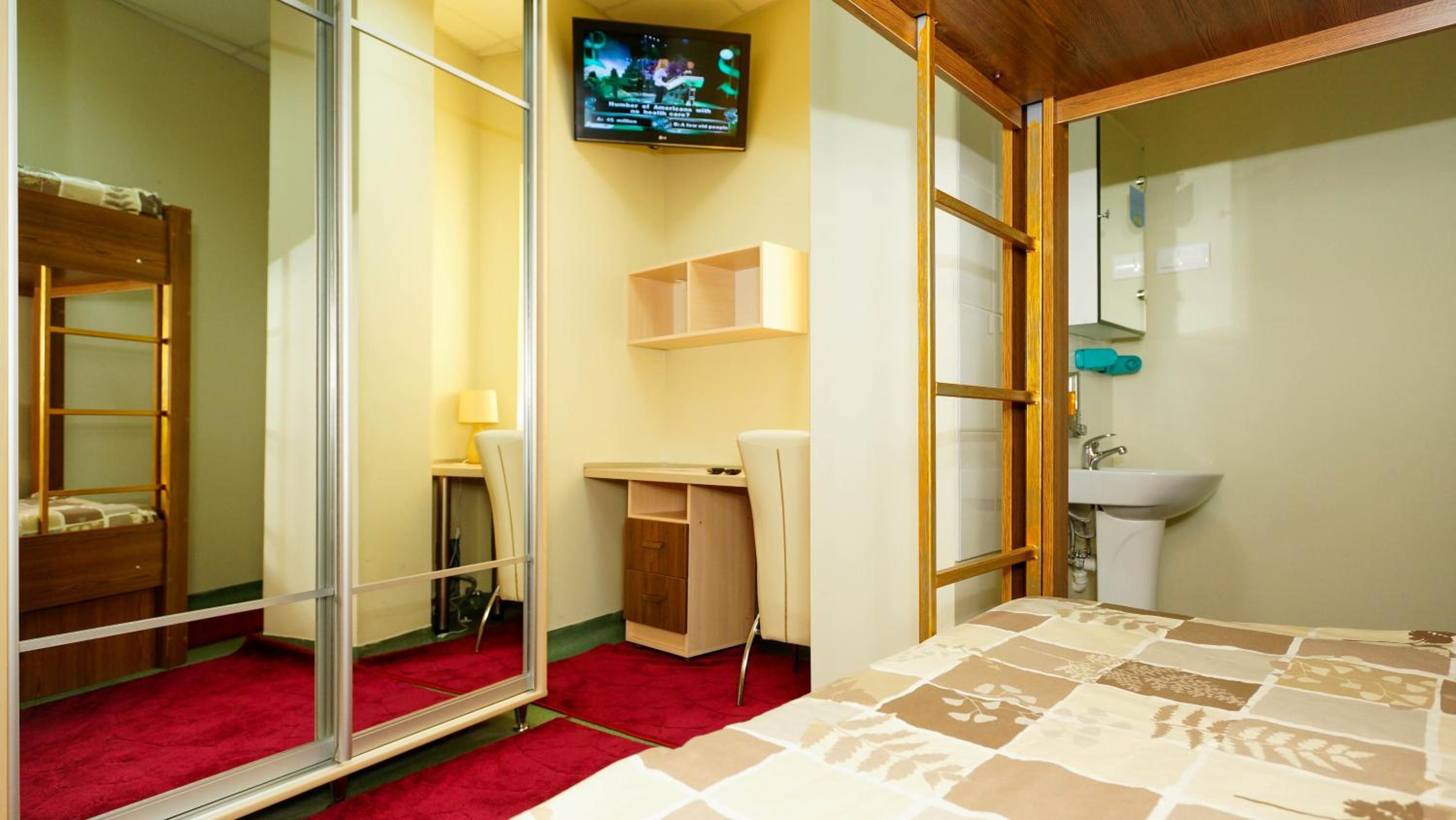 Bed in 2-Bed Dormitory Room photo 2