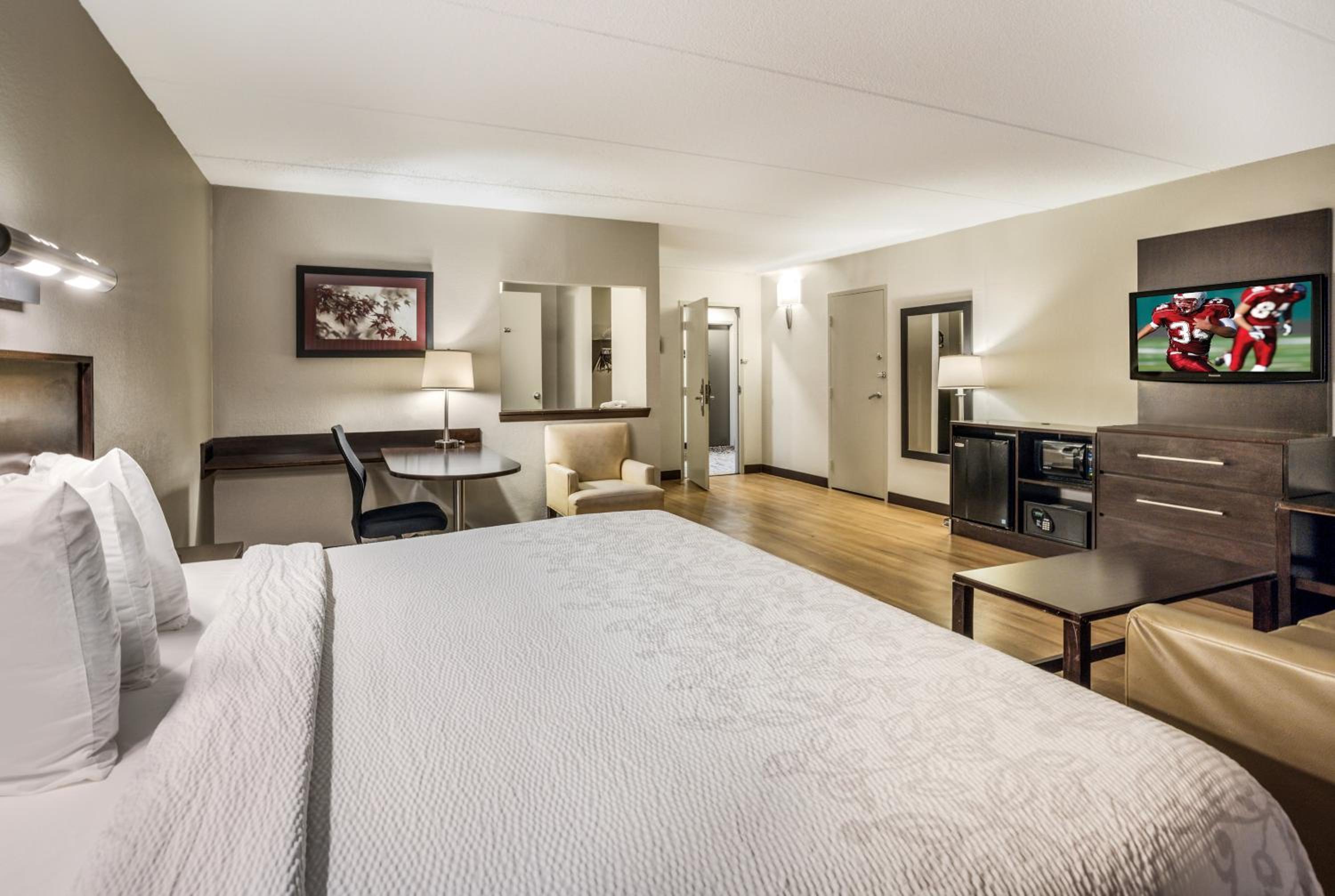 Suite King Room Smoke Free - Photo 4