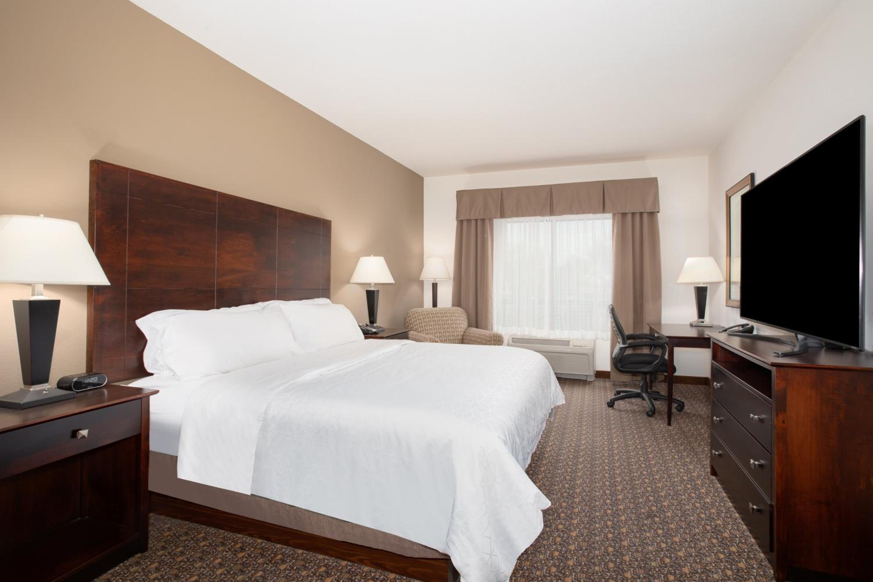 Standard King Room - Photo 3
