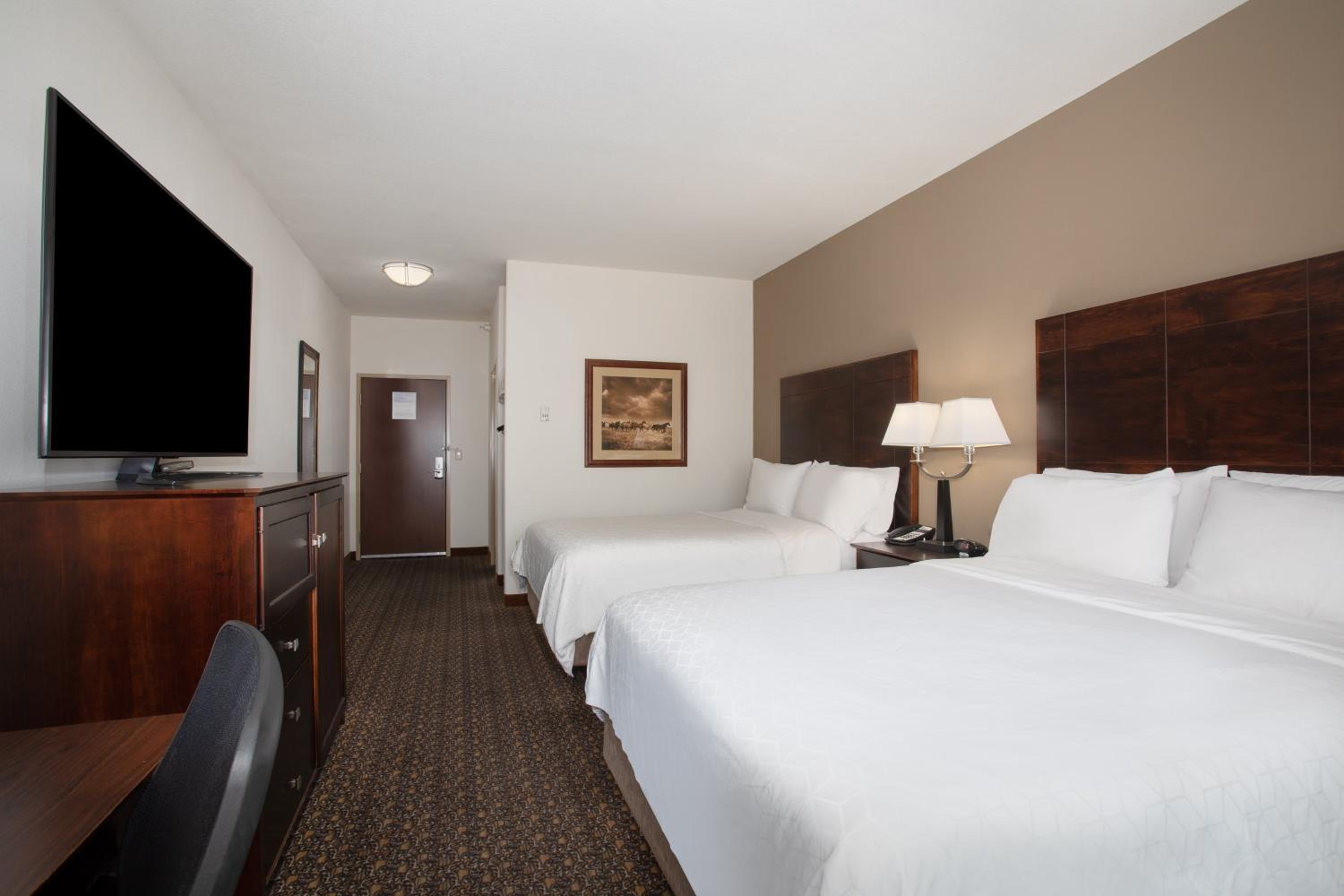 Standard Queen Room with Two Queen Beds - Pet Friendly - Photo 1