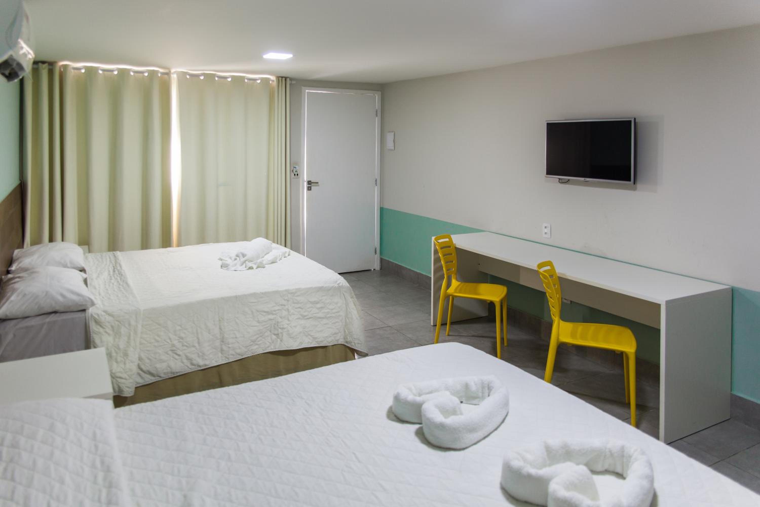Quadruple Room with Balcony - Photo 3