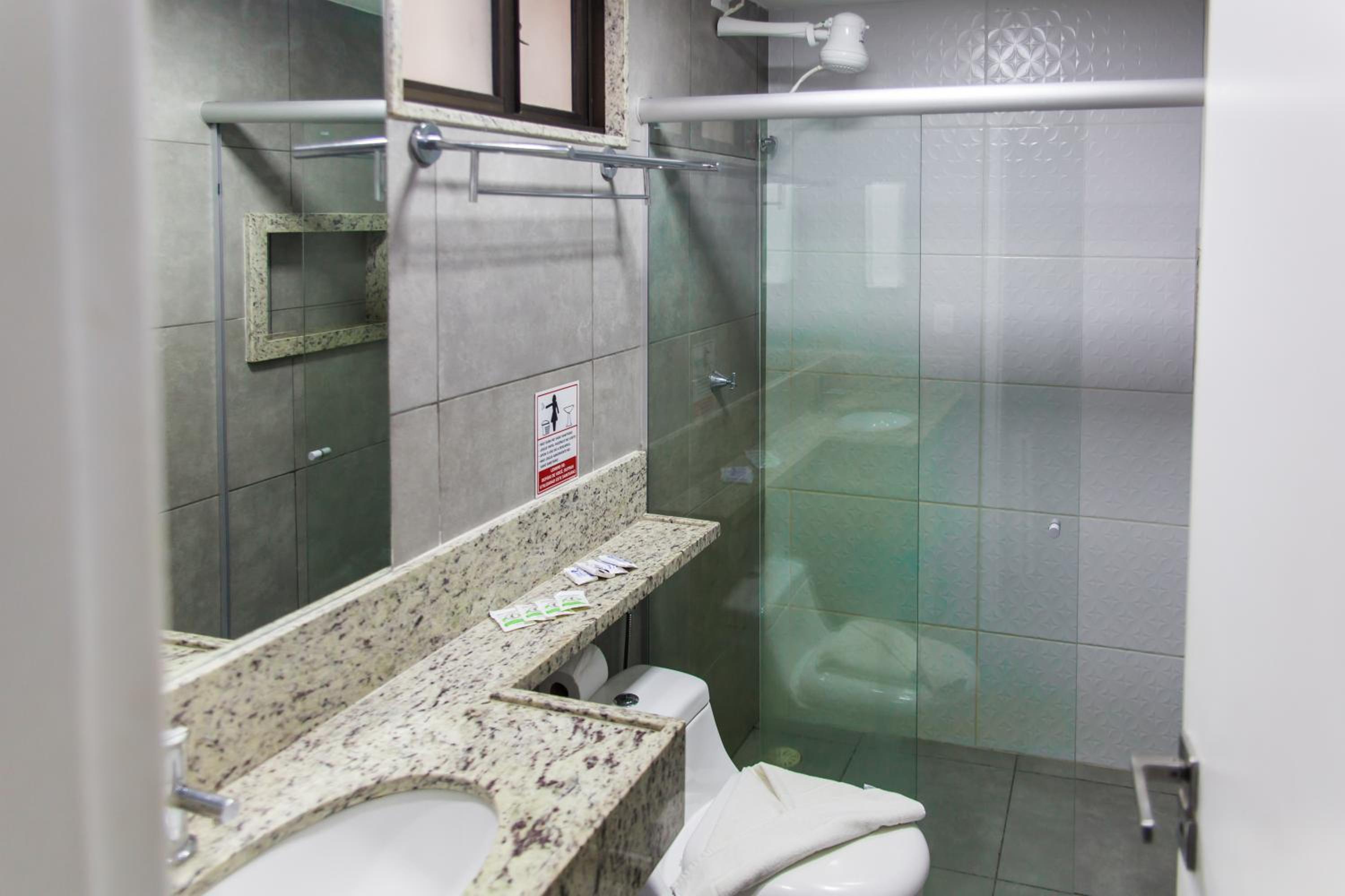 Quadruple Room with Balcony - Photo 2