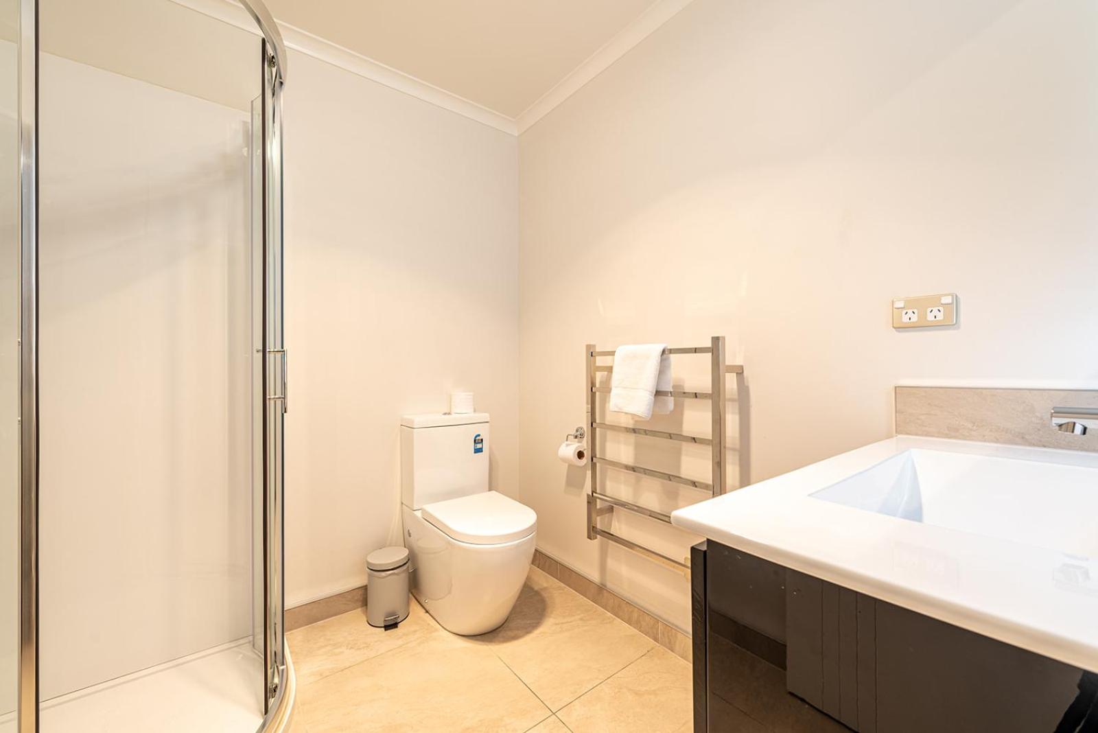 Three-Bedroom House - Photo 4