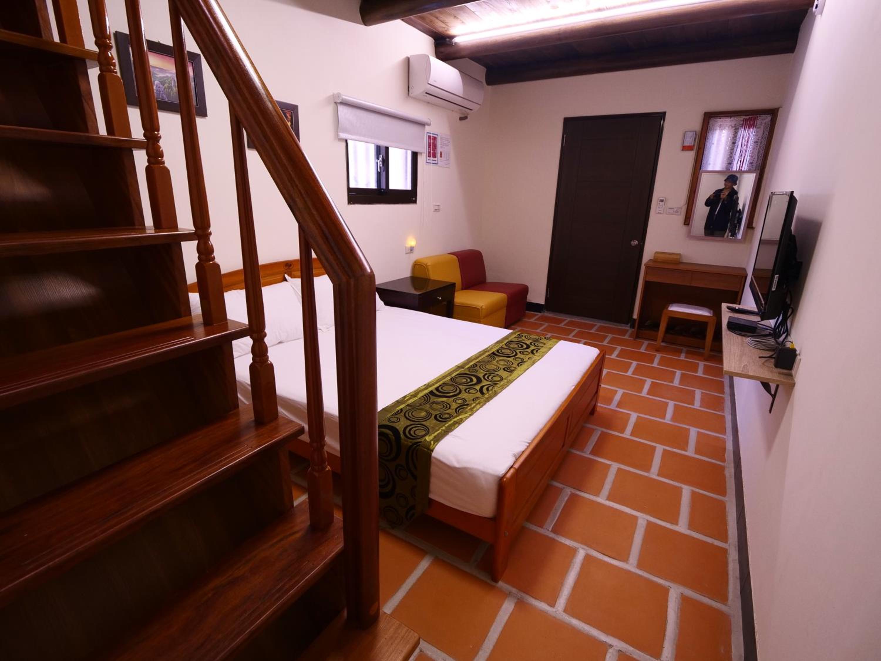 Family Room with Private Bathroom photo 3
