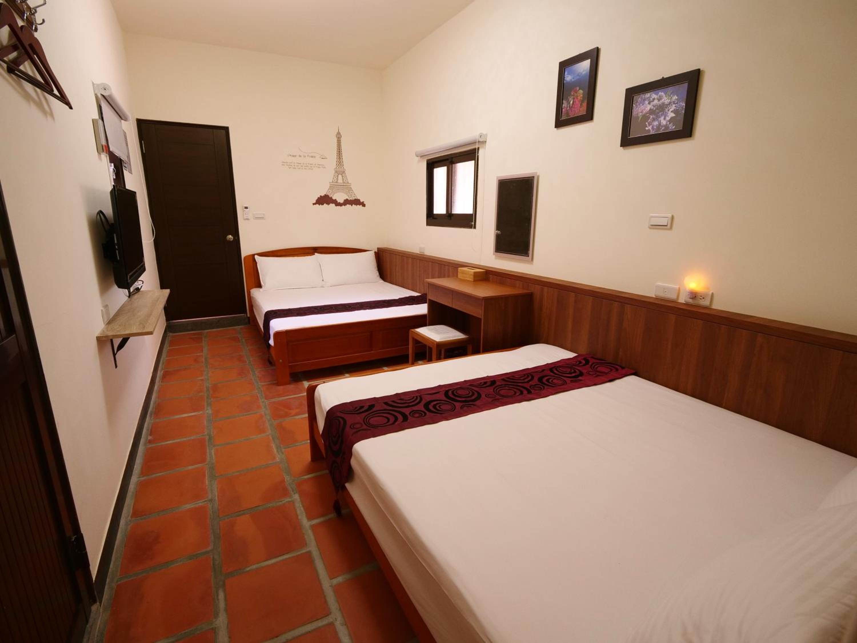 Triple Room with Private Bathroom photo 2