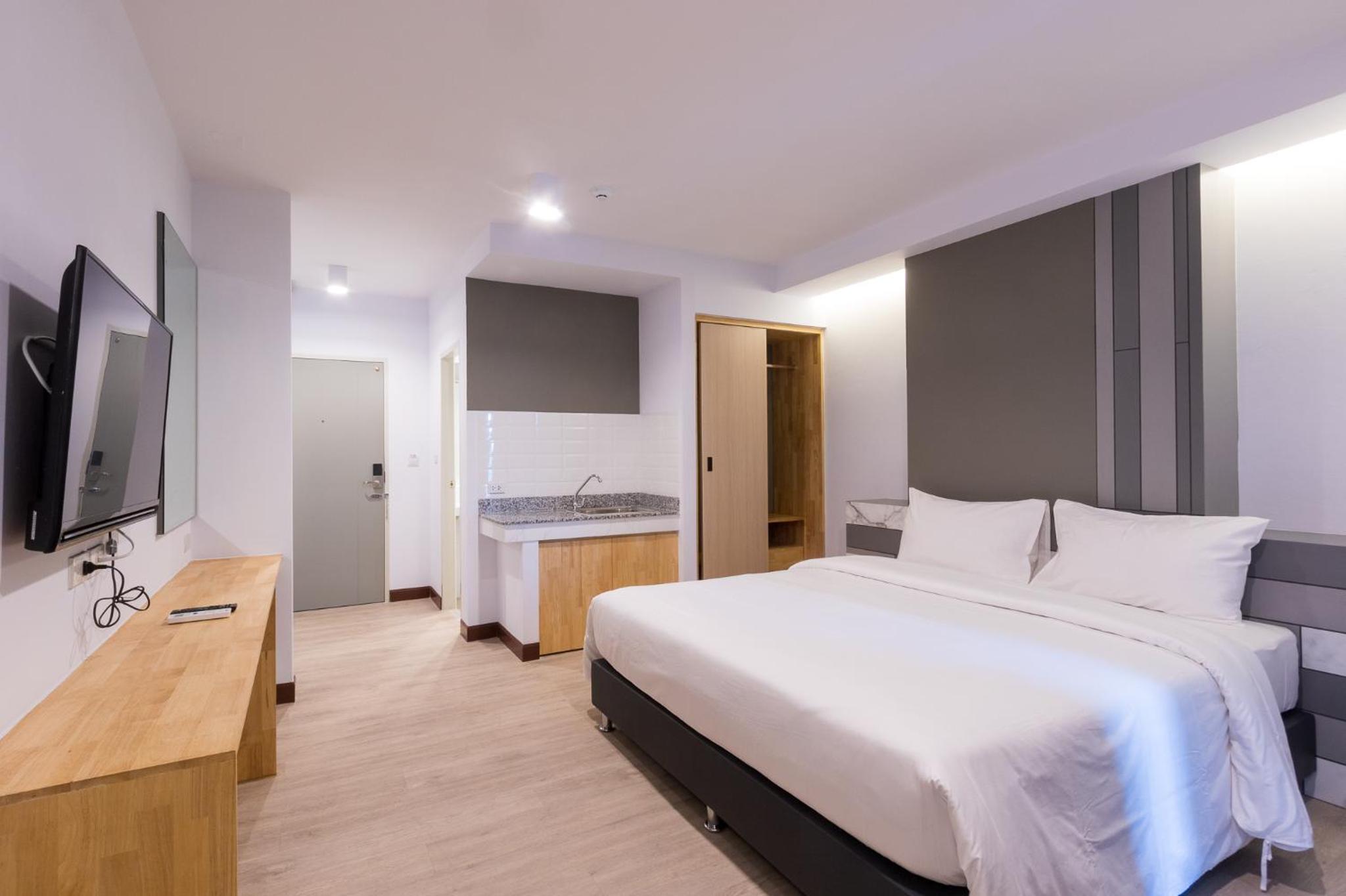 Standard King Room photo 1