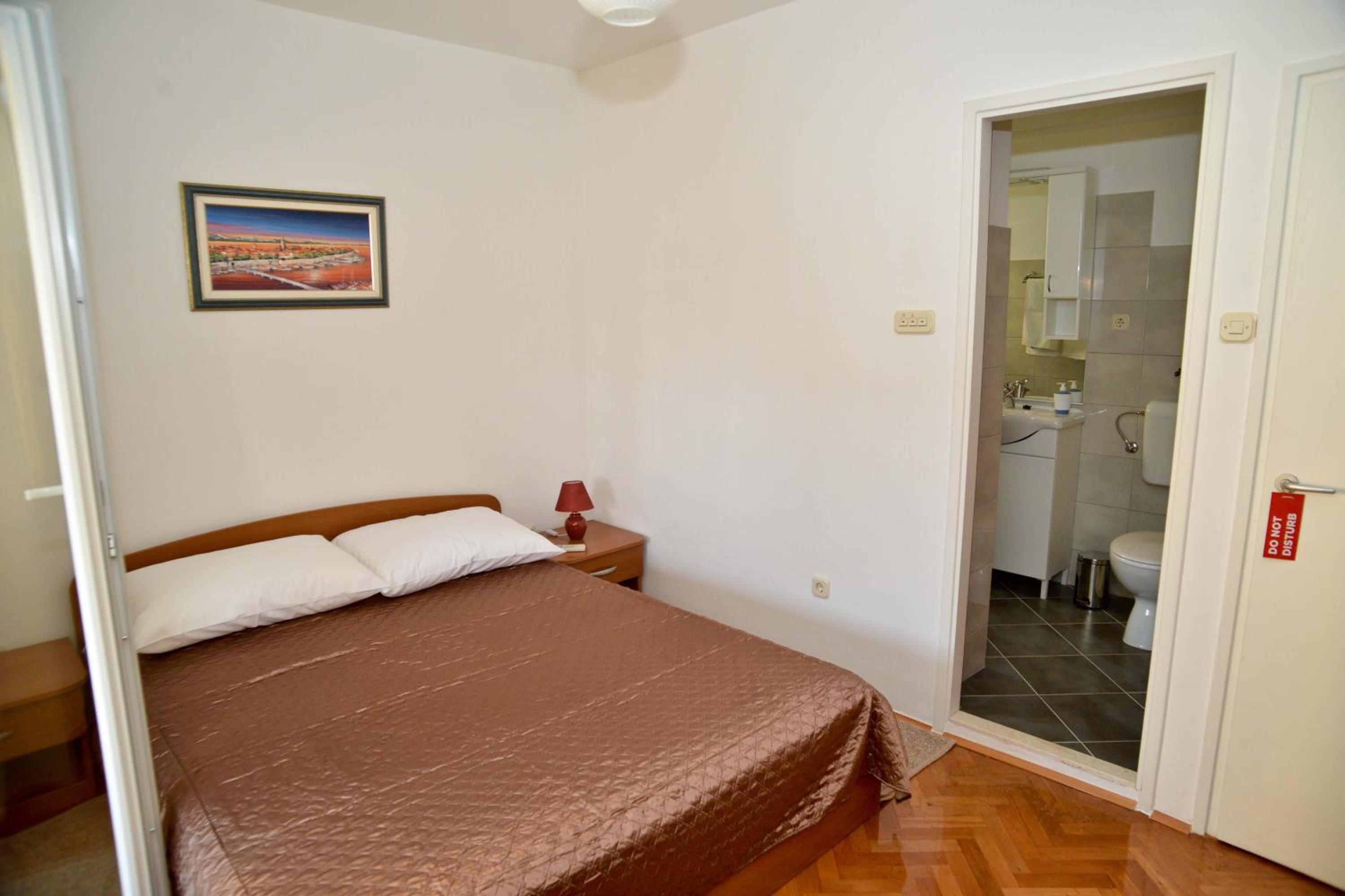 Double Room with Balcony and City View - Photo 2