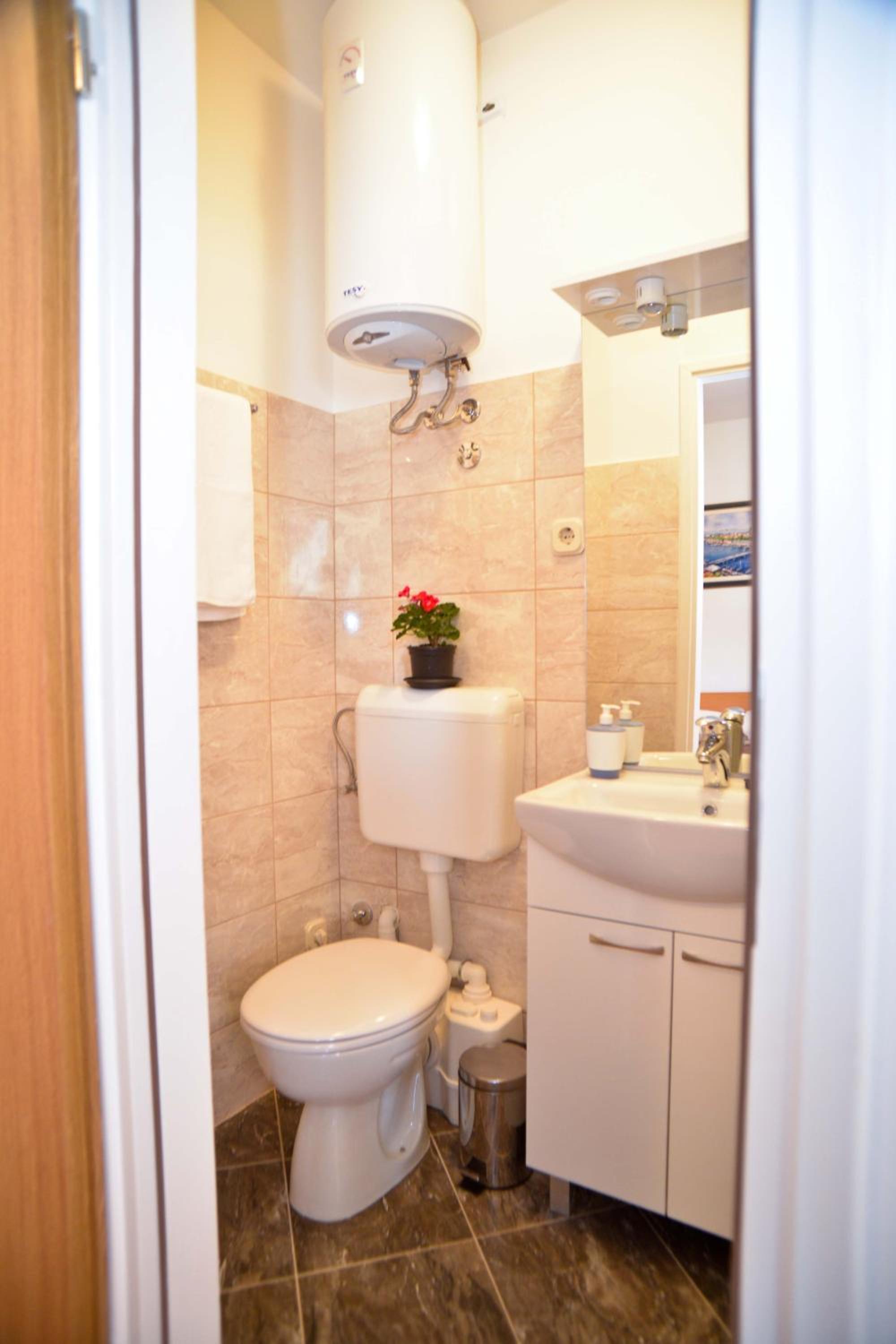 Double Room with Balcony and Sea View - Photo 7