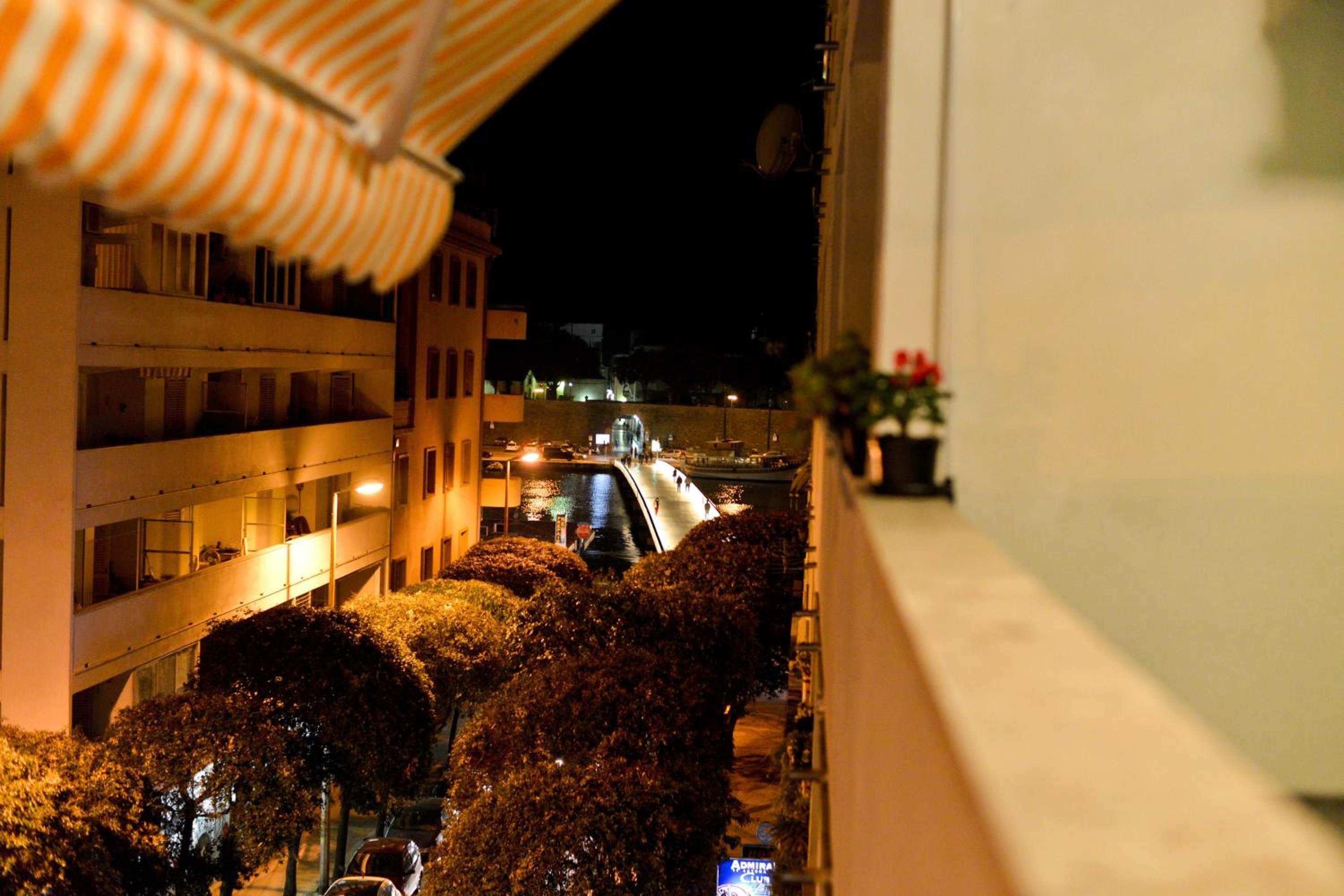 Double Room with Balcony and Sea View - Photo 11