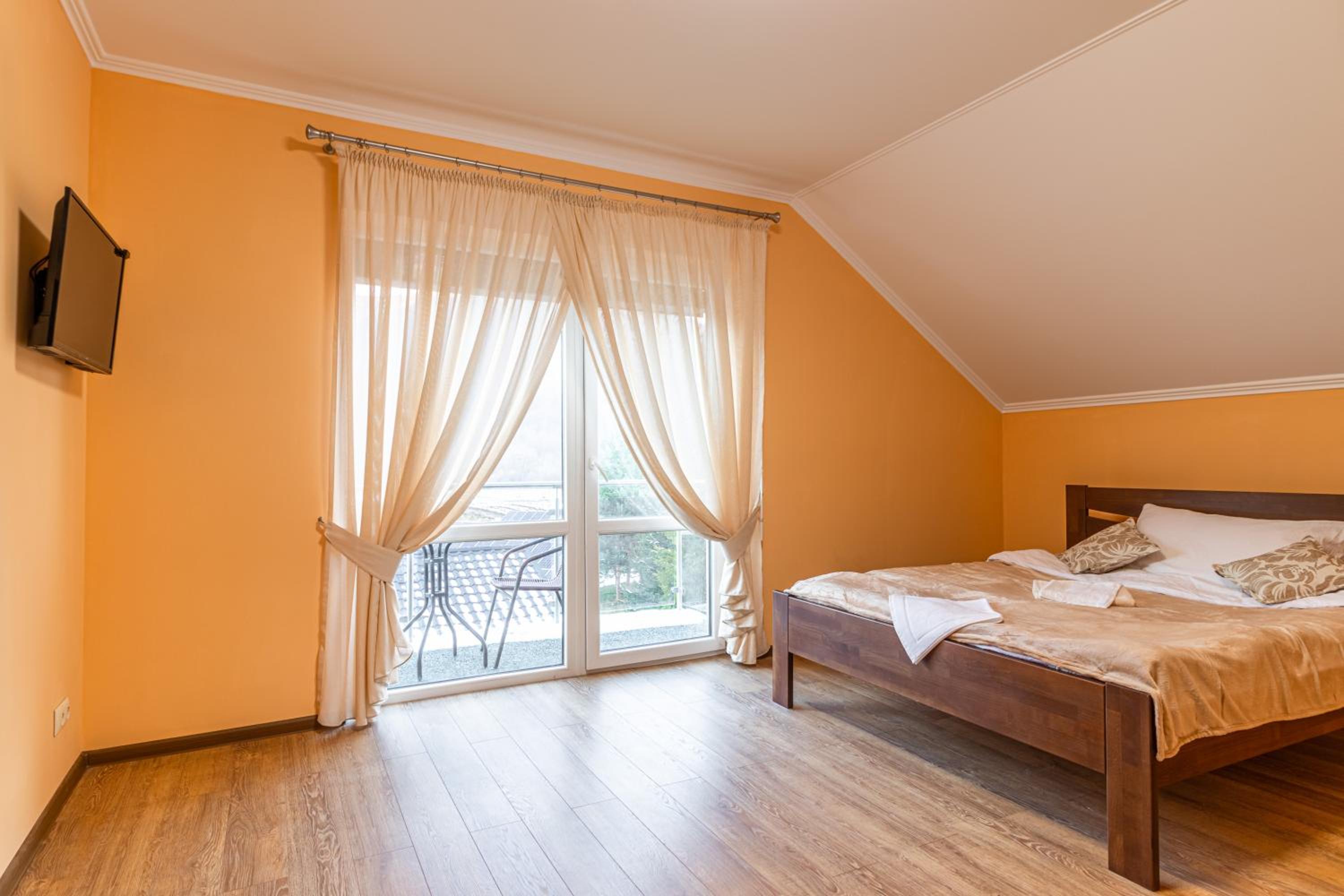 Apartment with Balcony photo 2