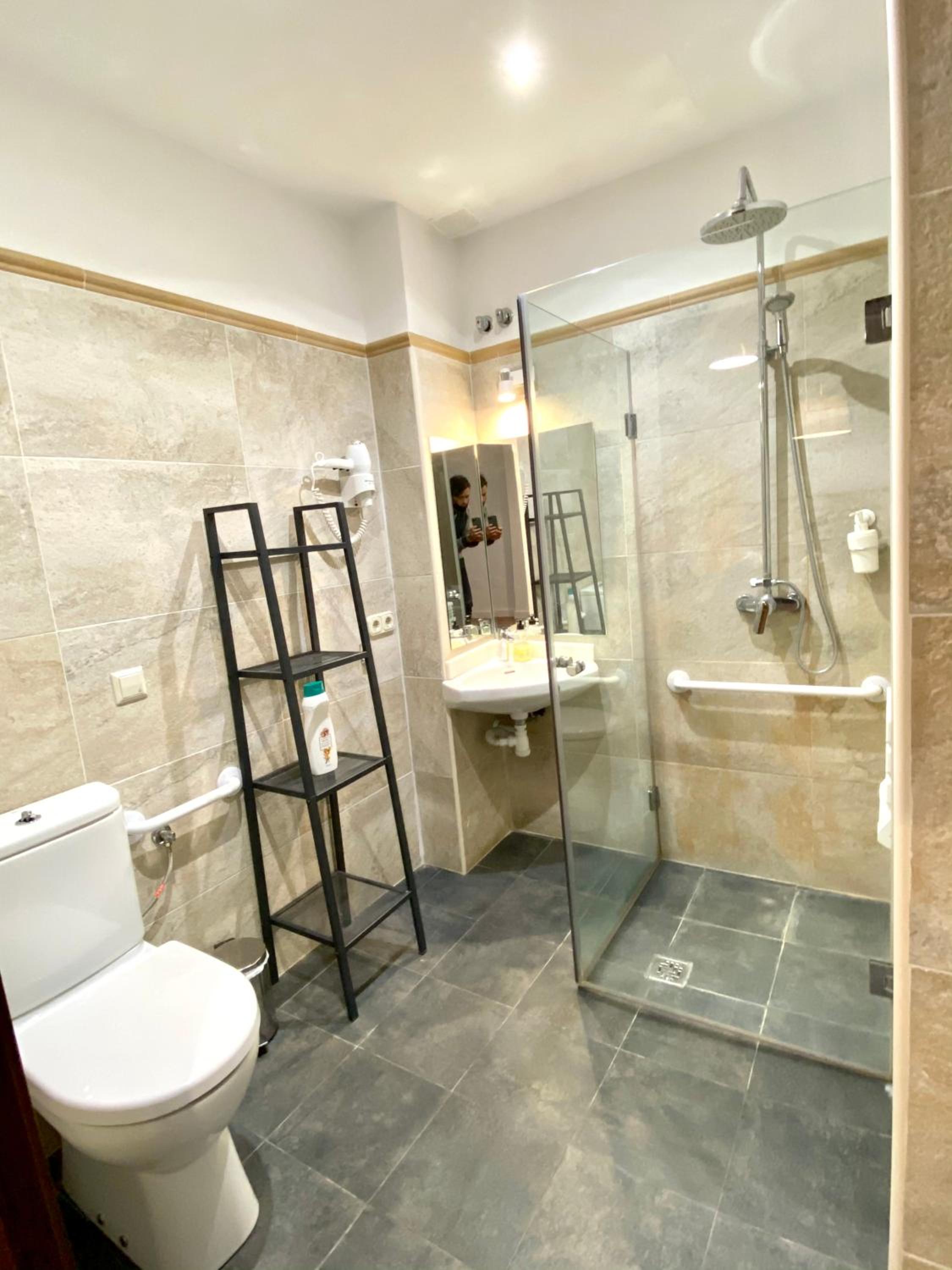 One-Bedroom Apartment - Photo 12