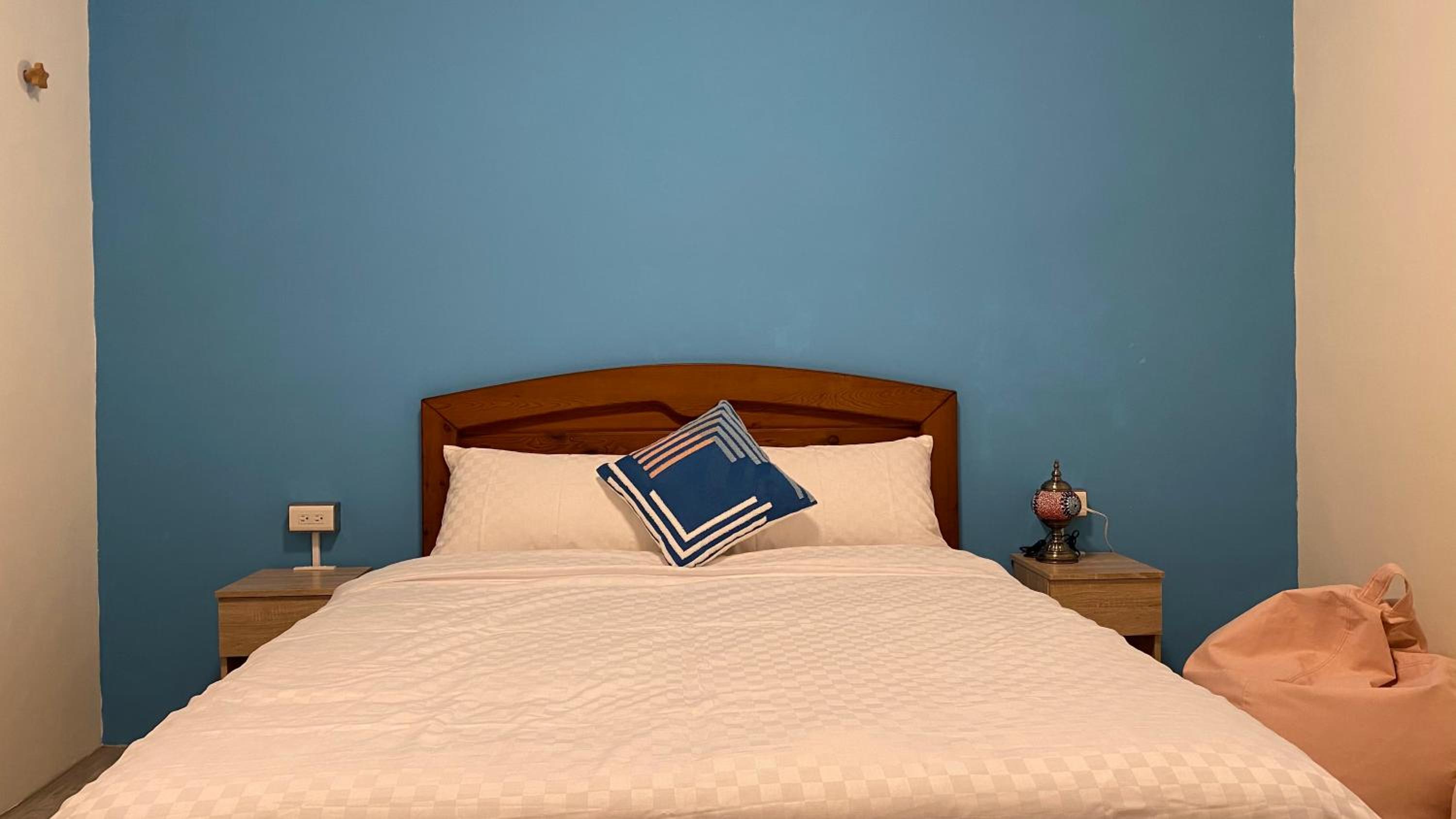 Double Room with Shared Bathroom photo 2