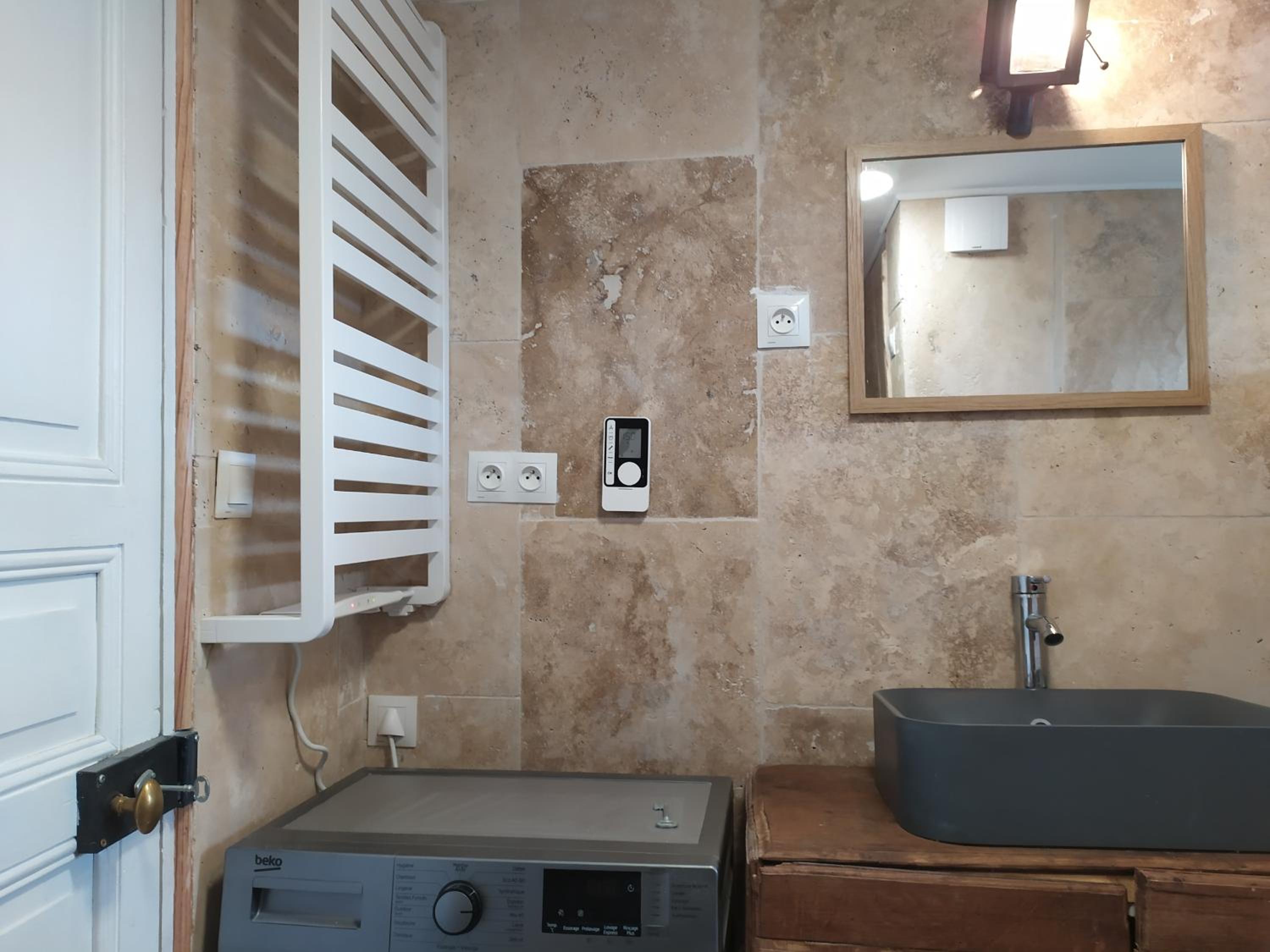 Double Room - Photo 9