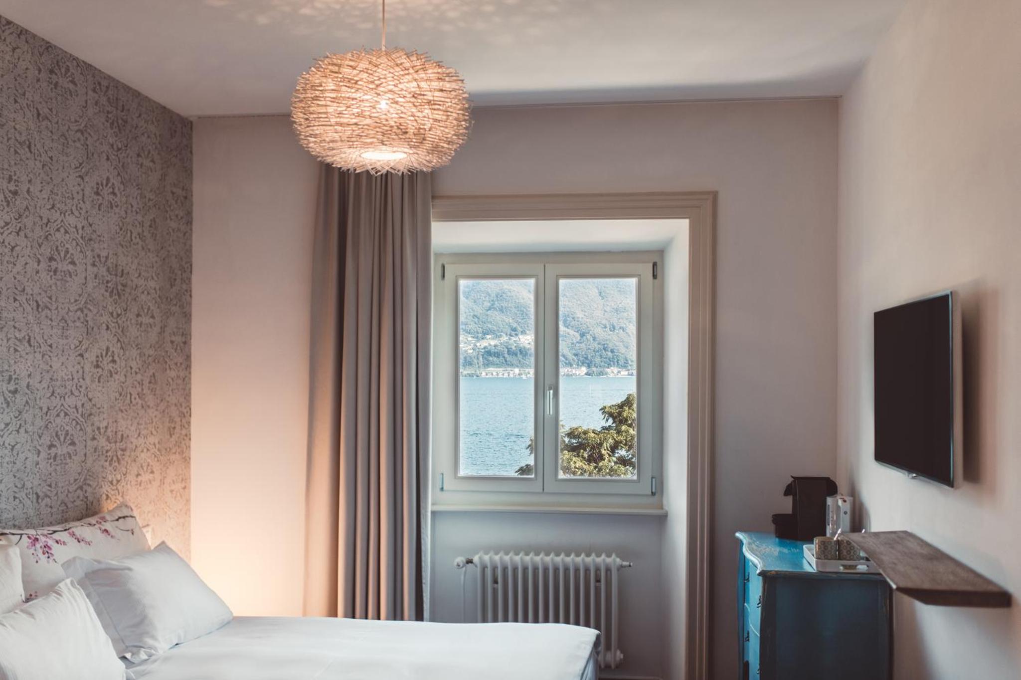 Standard Double or Twin Room with Lake View