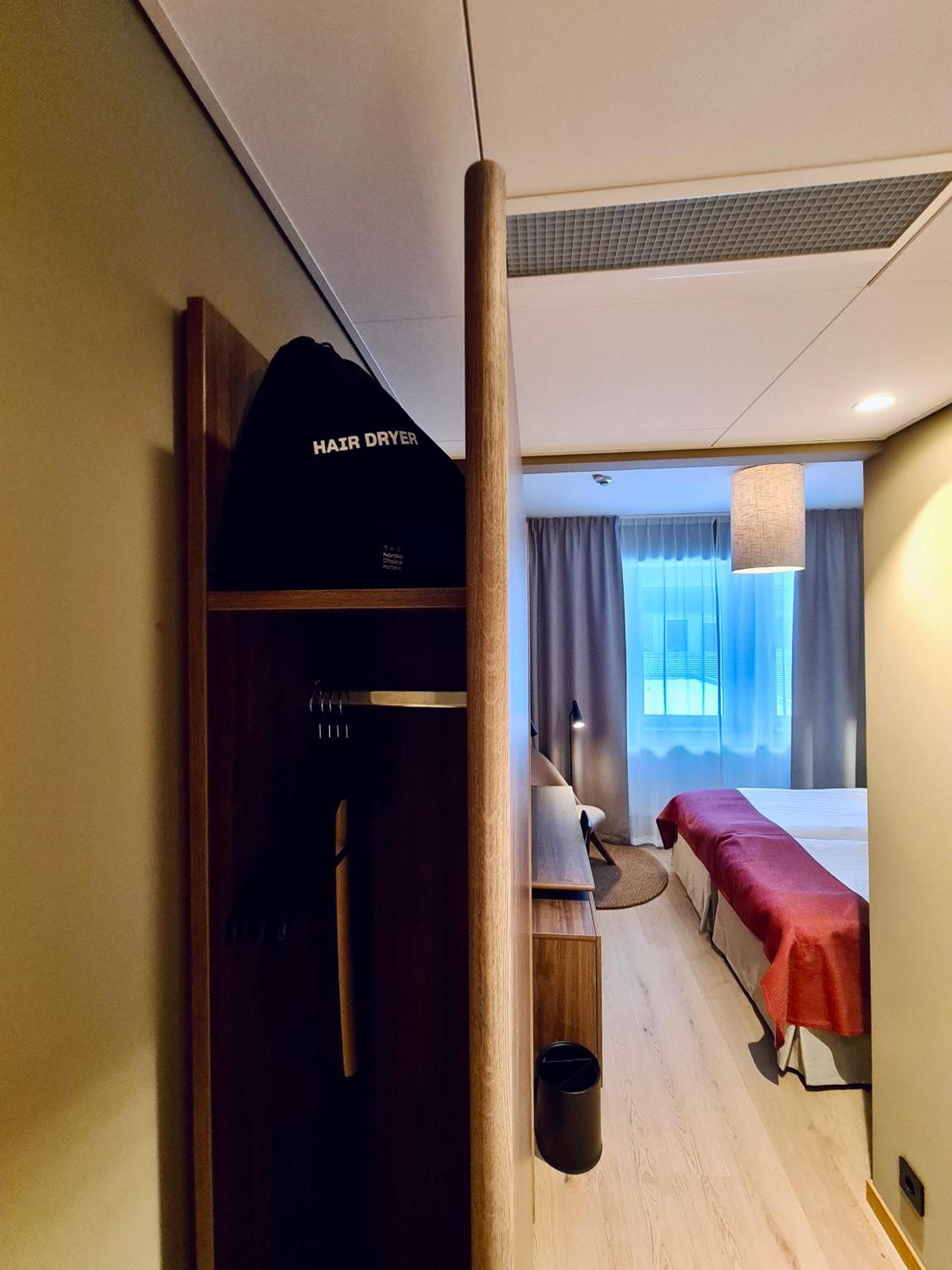 Standard Double Room - Photo 8