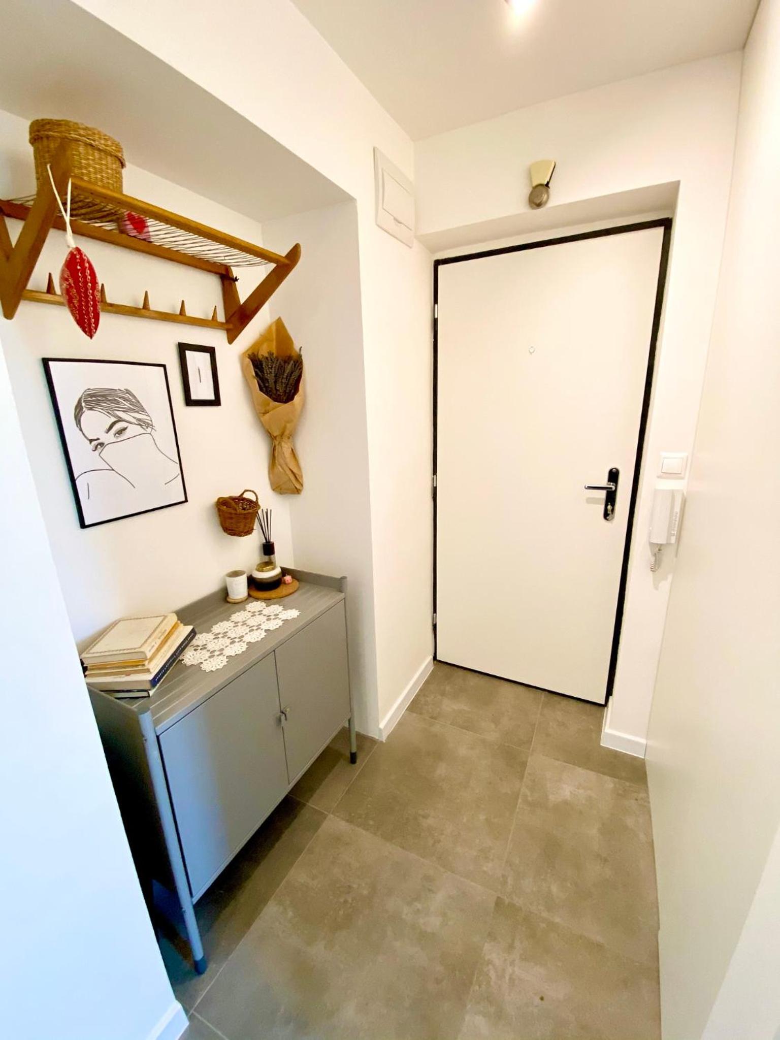 One-Bedroom Apartment photo 2
