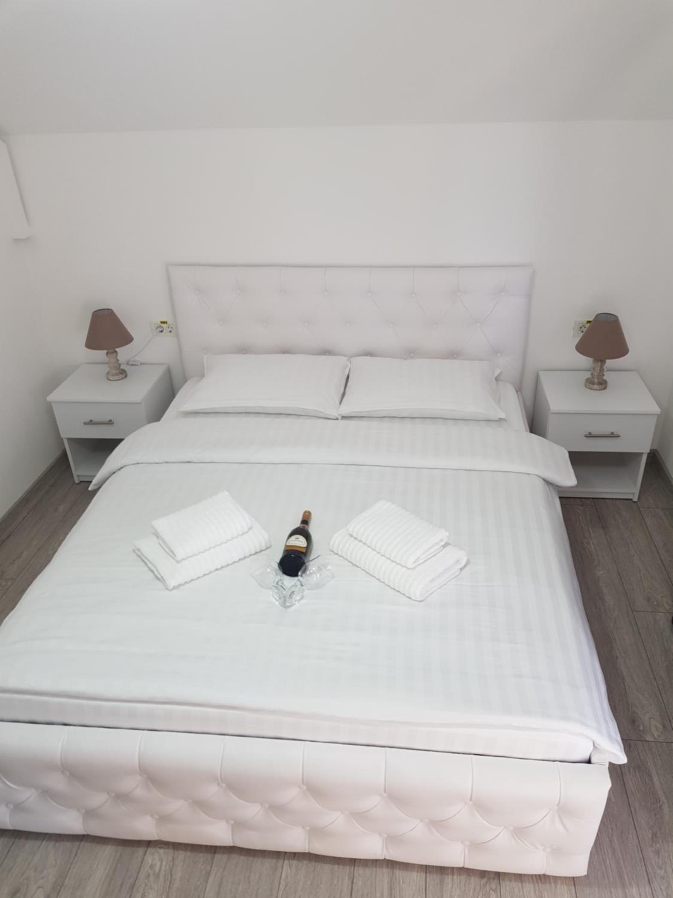 Deluxe Double Room with Shower - Photo 1