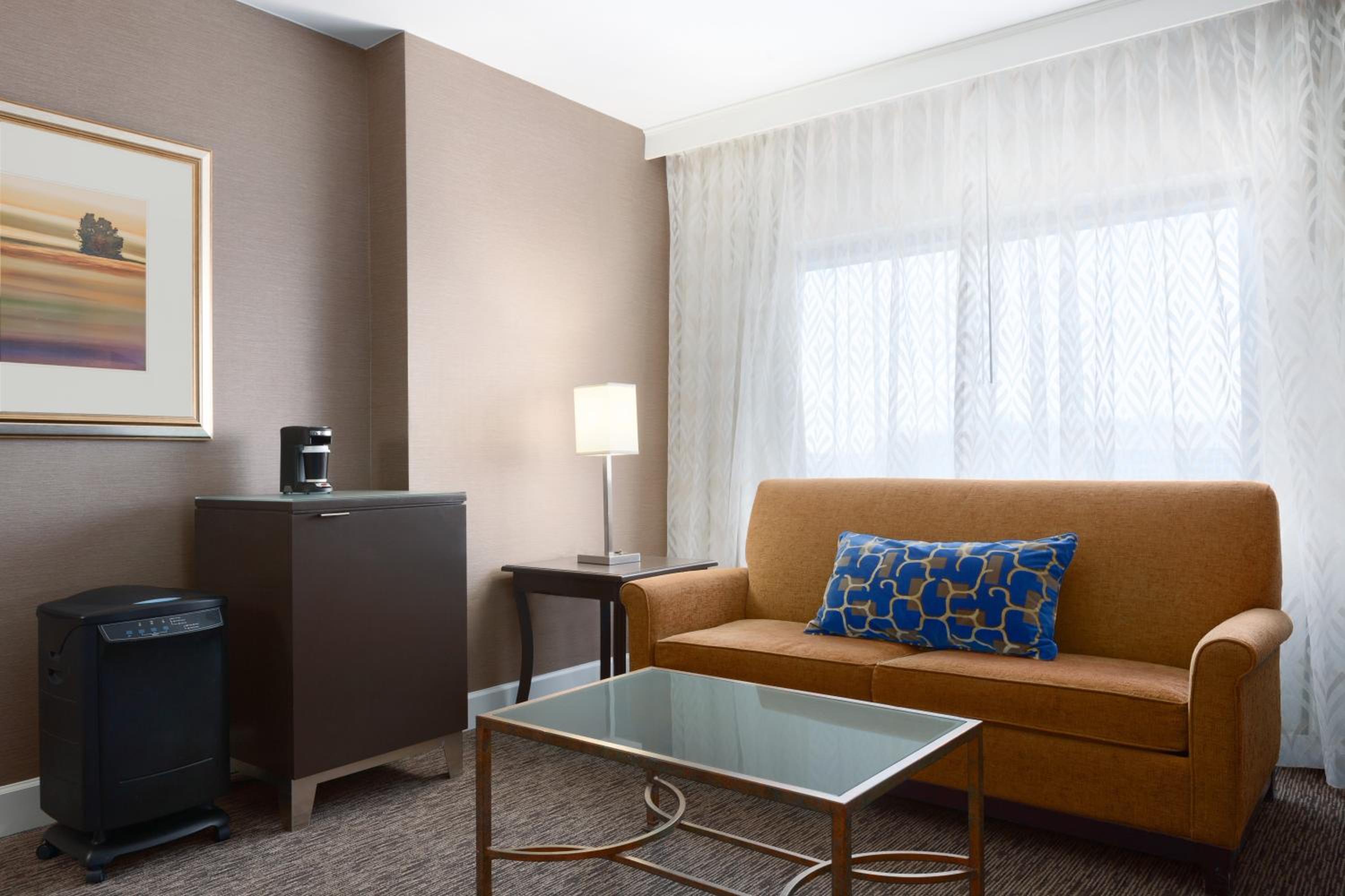 Queen Room with Two Queen Beds - Photo 6