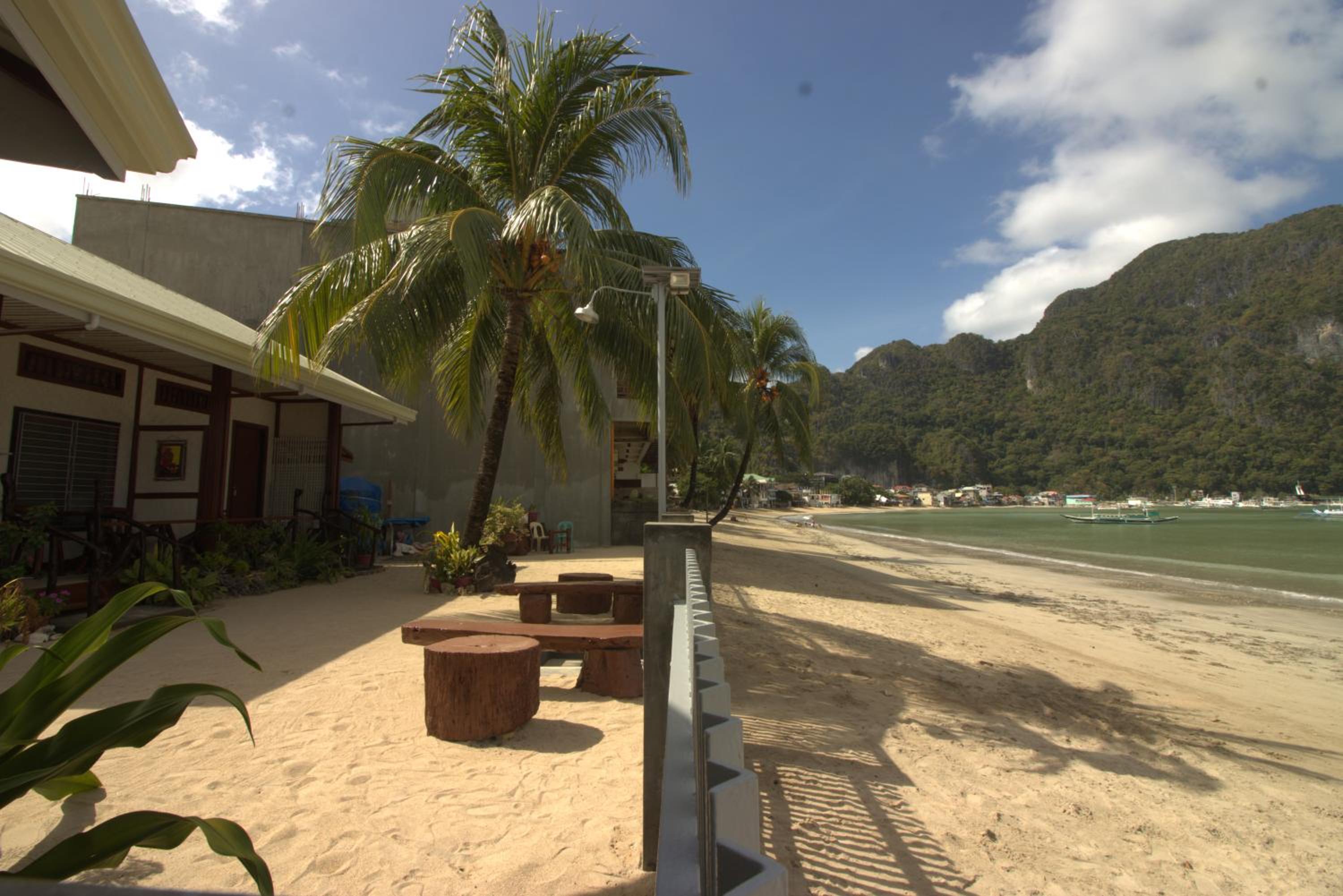 Triple Room with Sea View - Photo 2