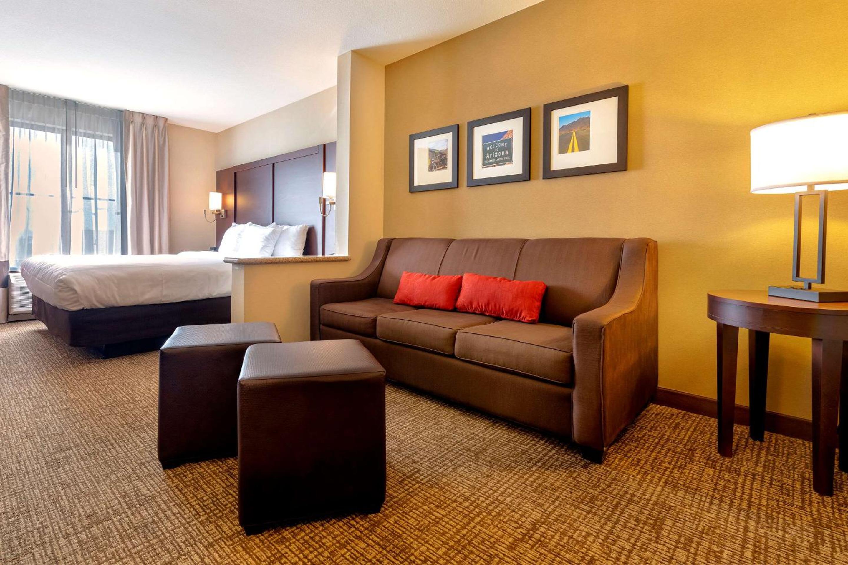 King Suite with Sofa Bed - Non-Smoking - Photo 3