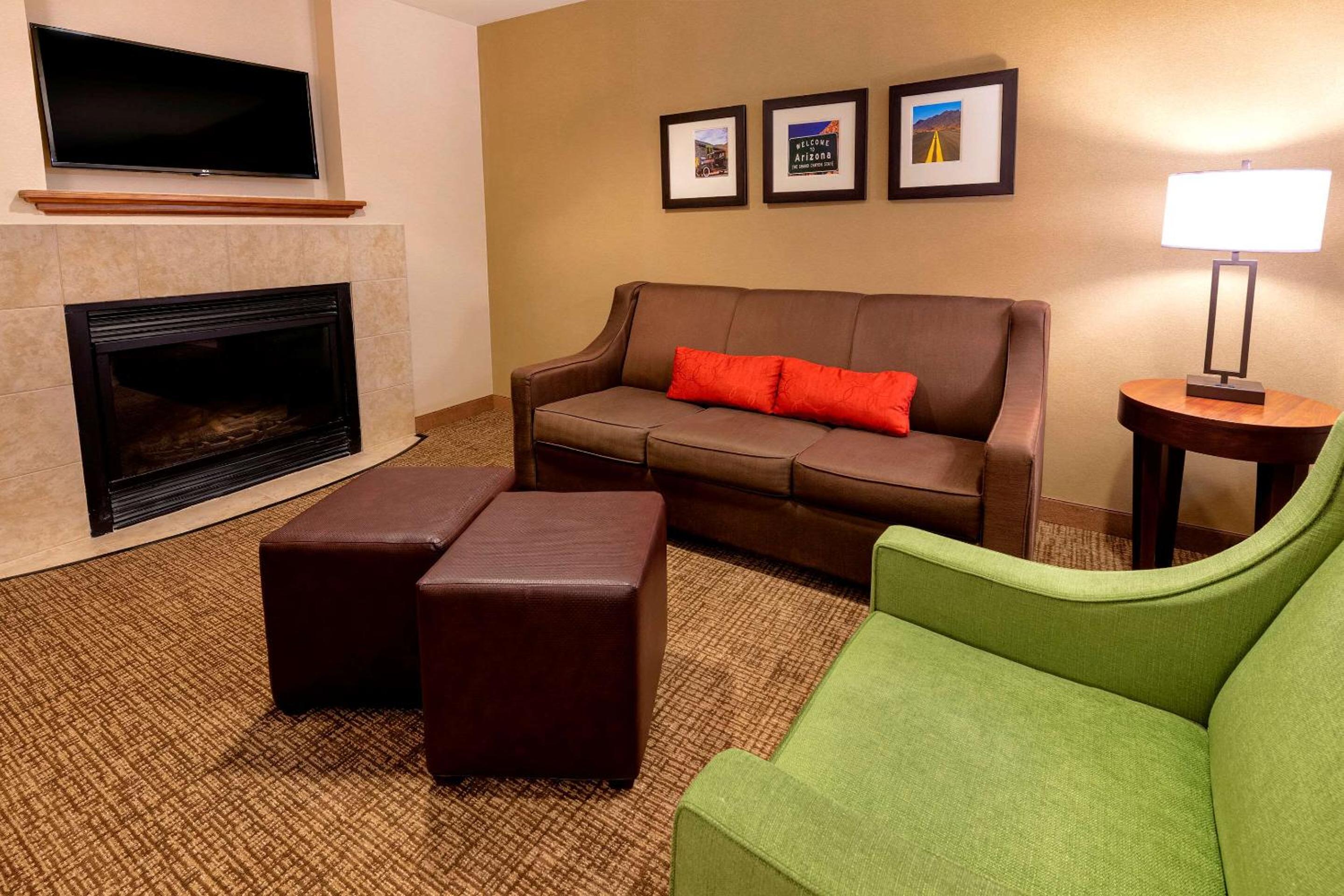 King Suite with Roll-In Shower - Accessible/Non-Smoking - Photo 1
