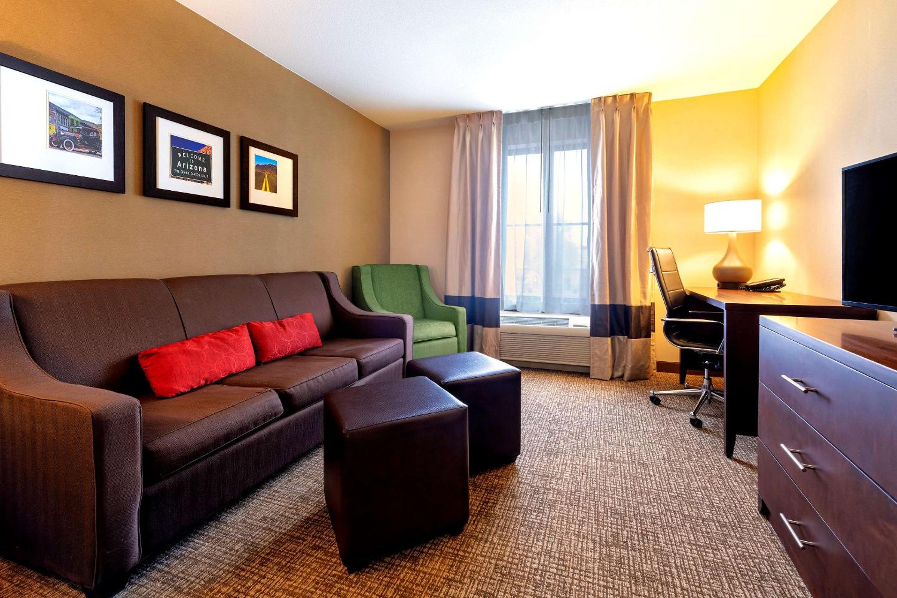 Queen Suite with Two Queen Beds First Floor - Accessible/Non-Smoking - Photo 1