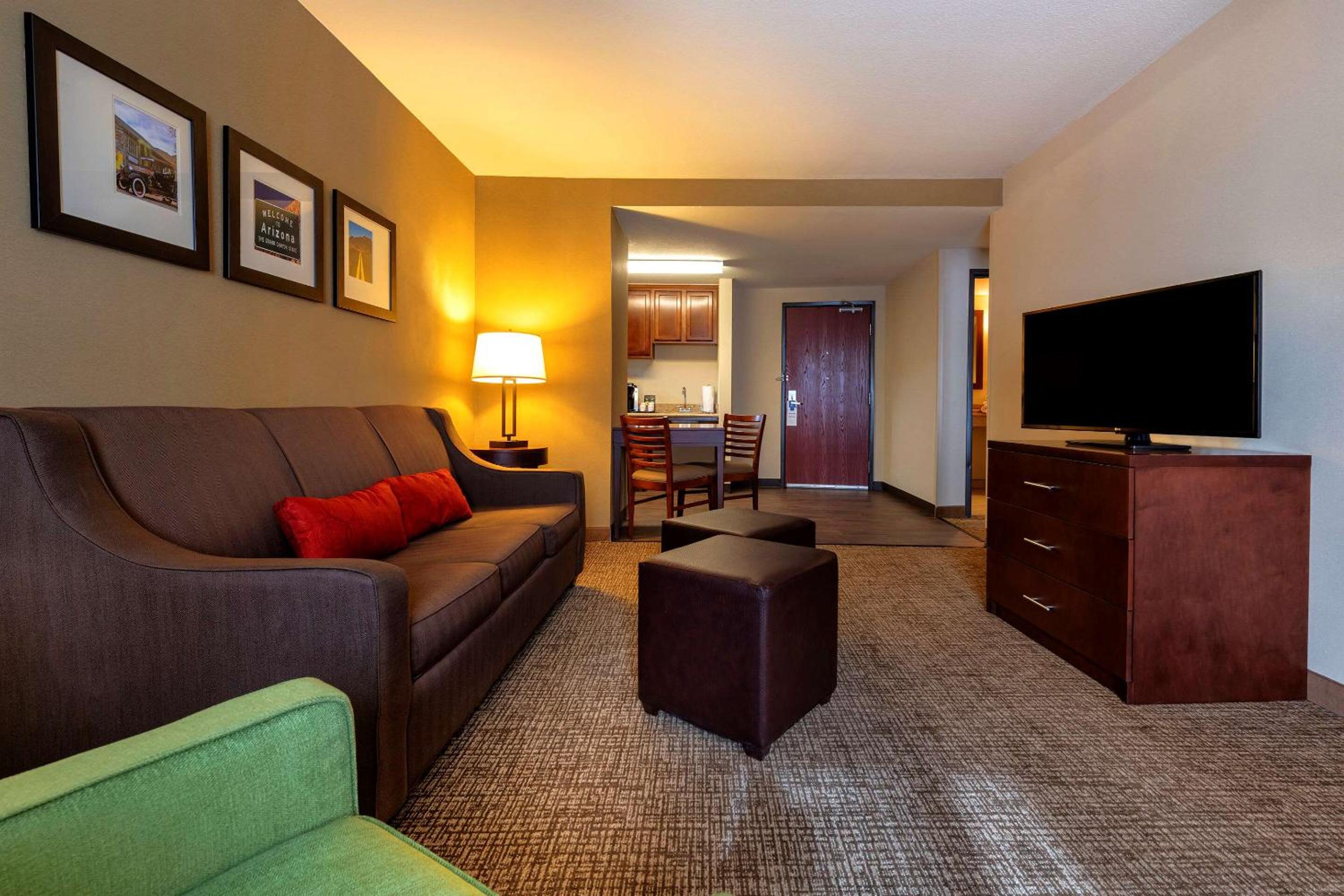 King Parlor Suite - Non Smoking - Photo 1