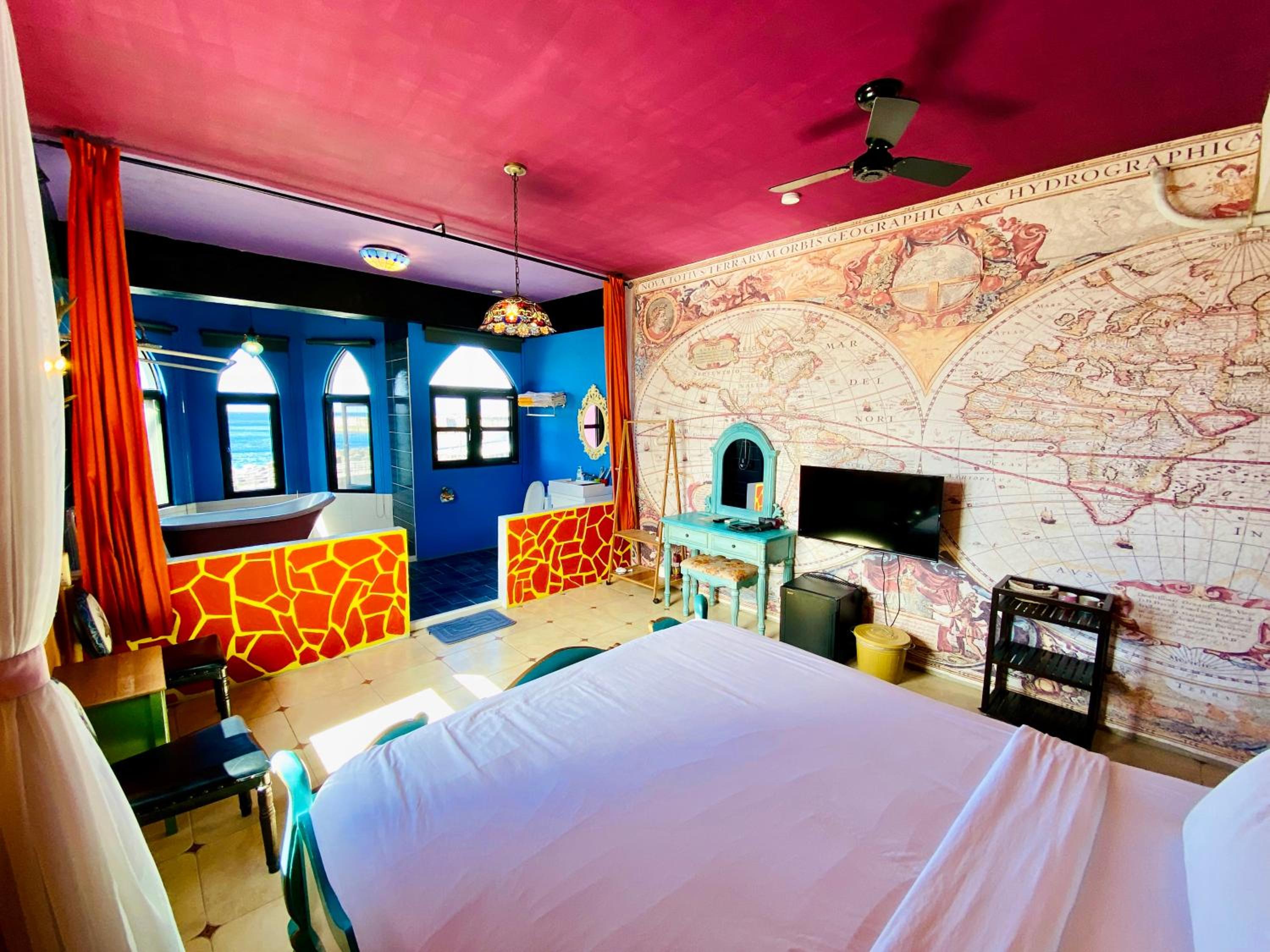 Deluxe Double Room with Sea View - Photo 4