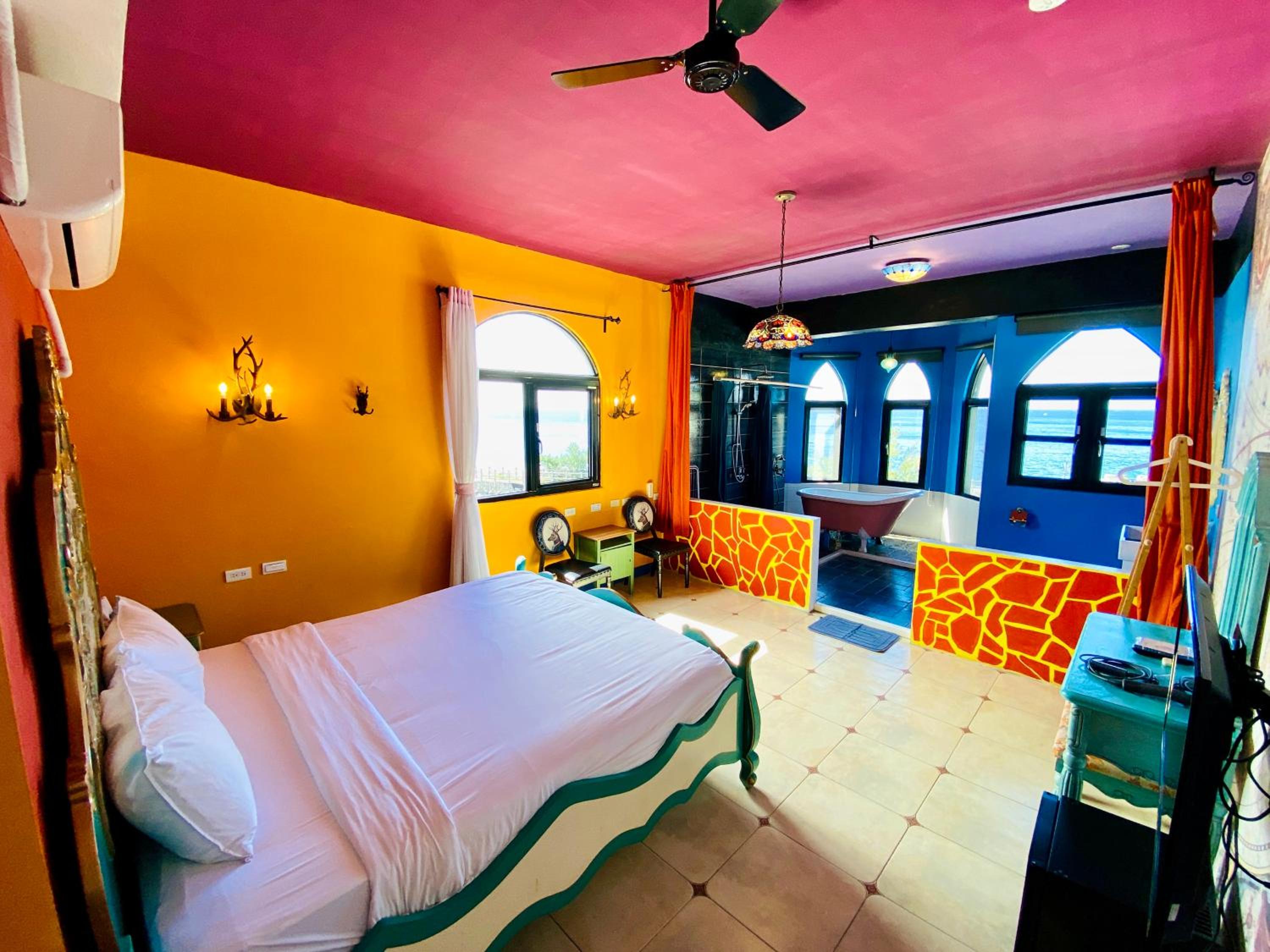 Deluxe Double Room with Sea View - Photo 8