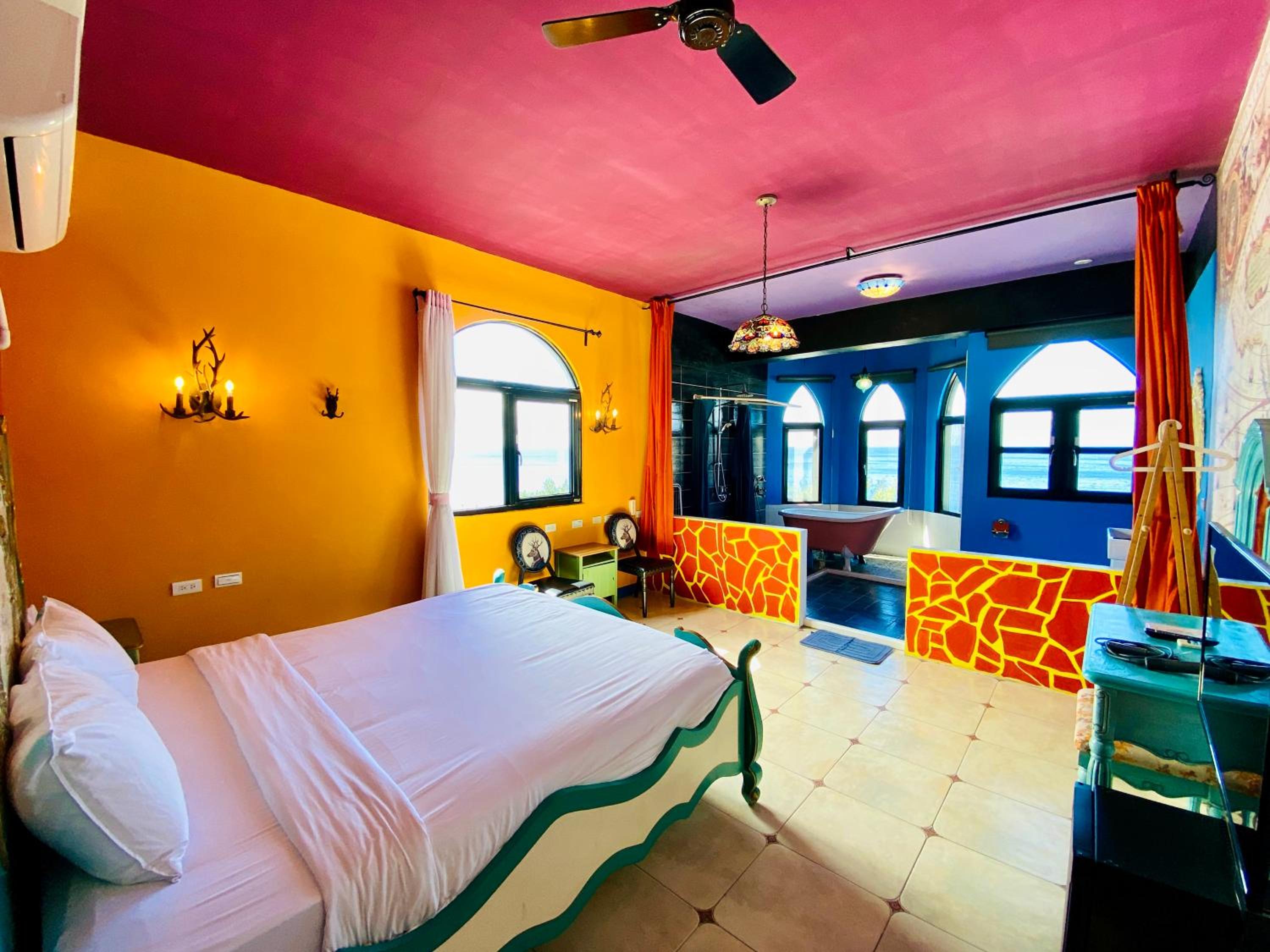 Deluxe Double Room with Sea View - Photo 10