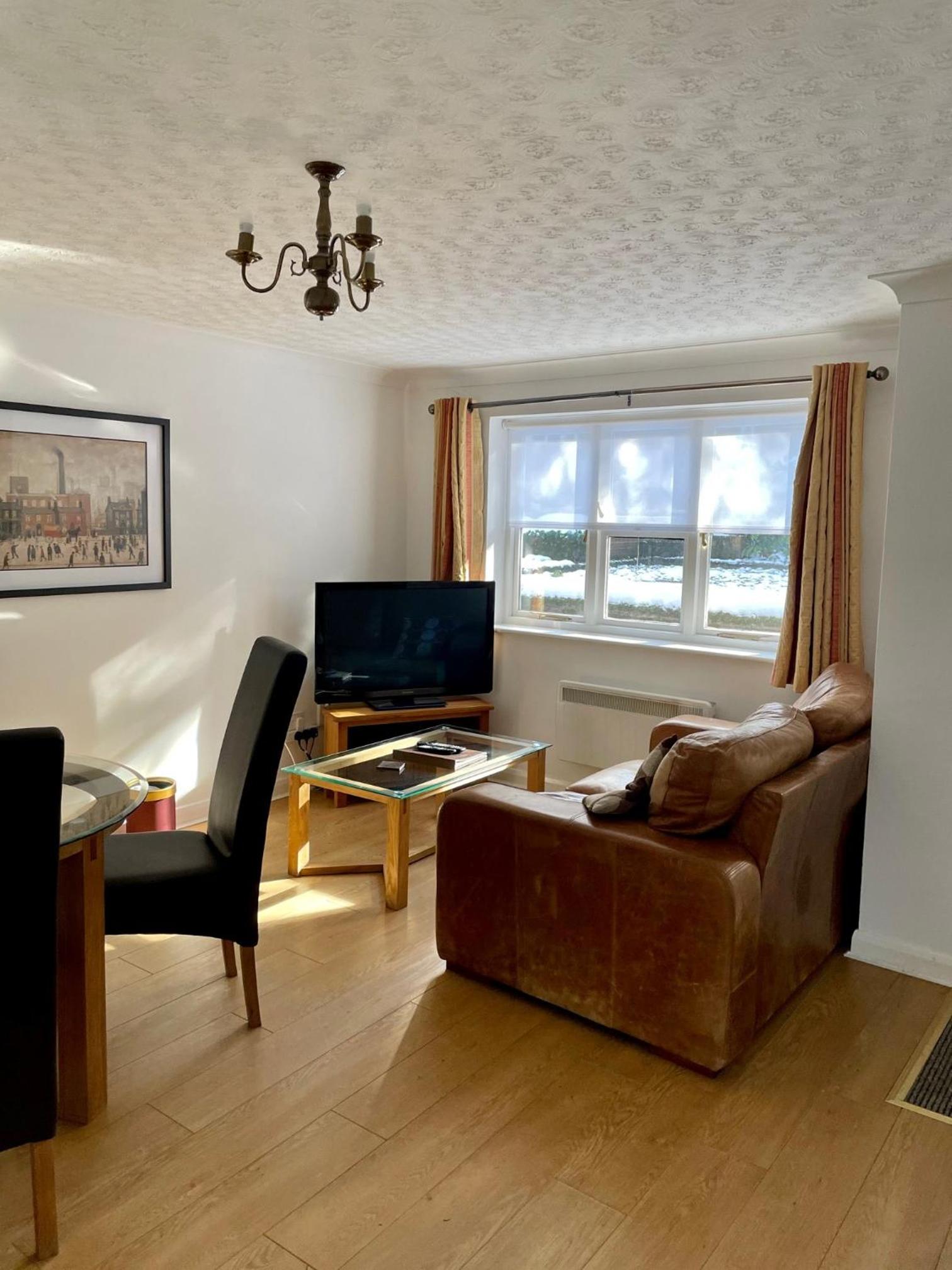 Two-Bedroom Cottage (PET FRIENDLY) photo 3