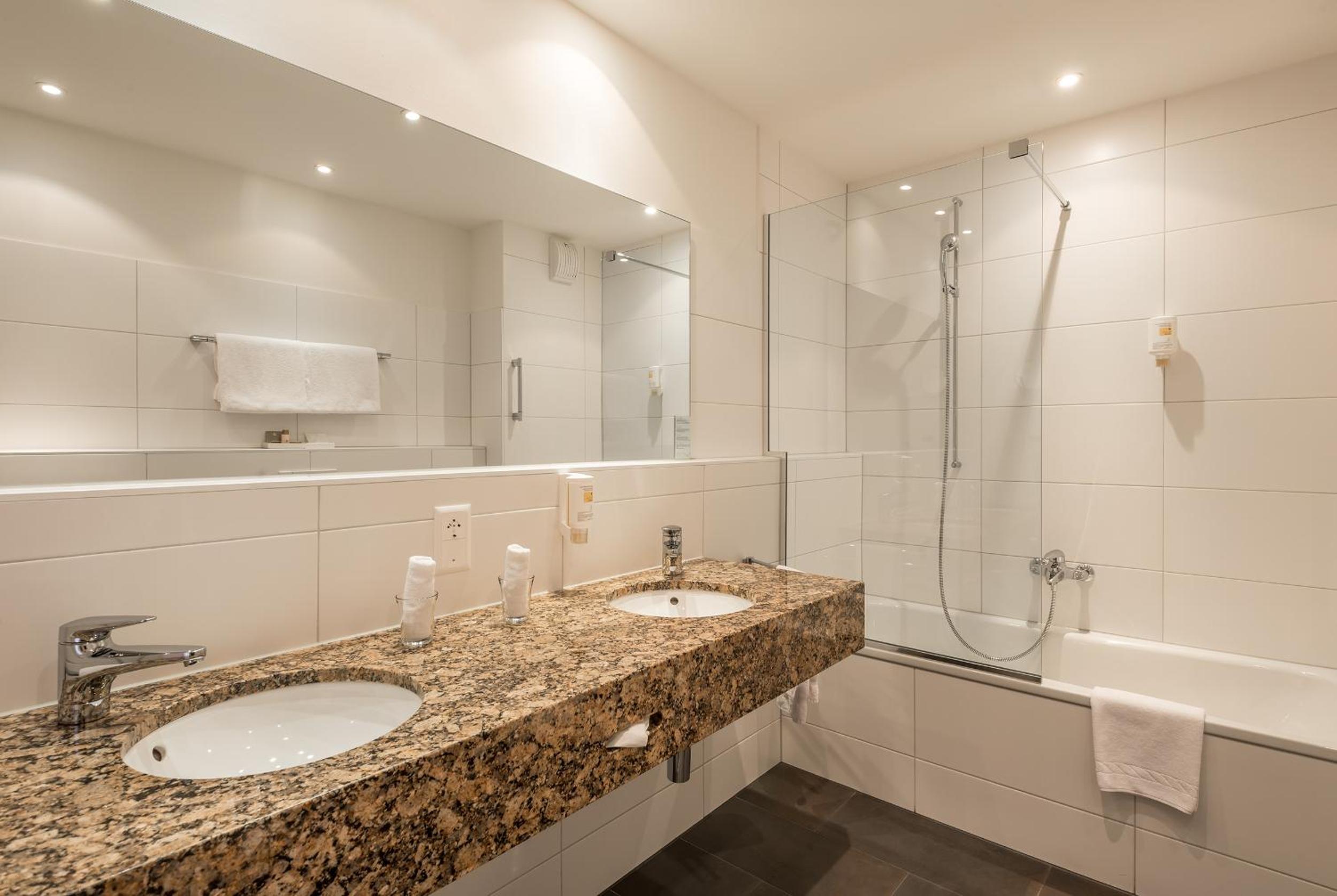 Double Room - Photo 12