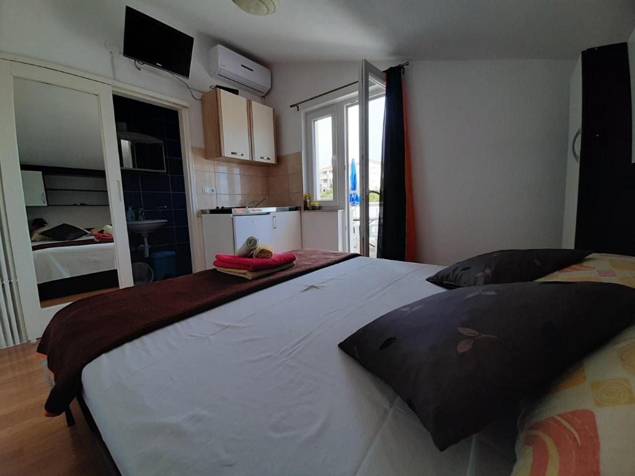 Double Room with Balcony and Mini-Kitchen