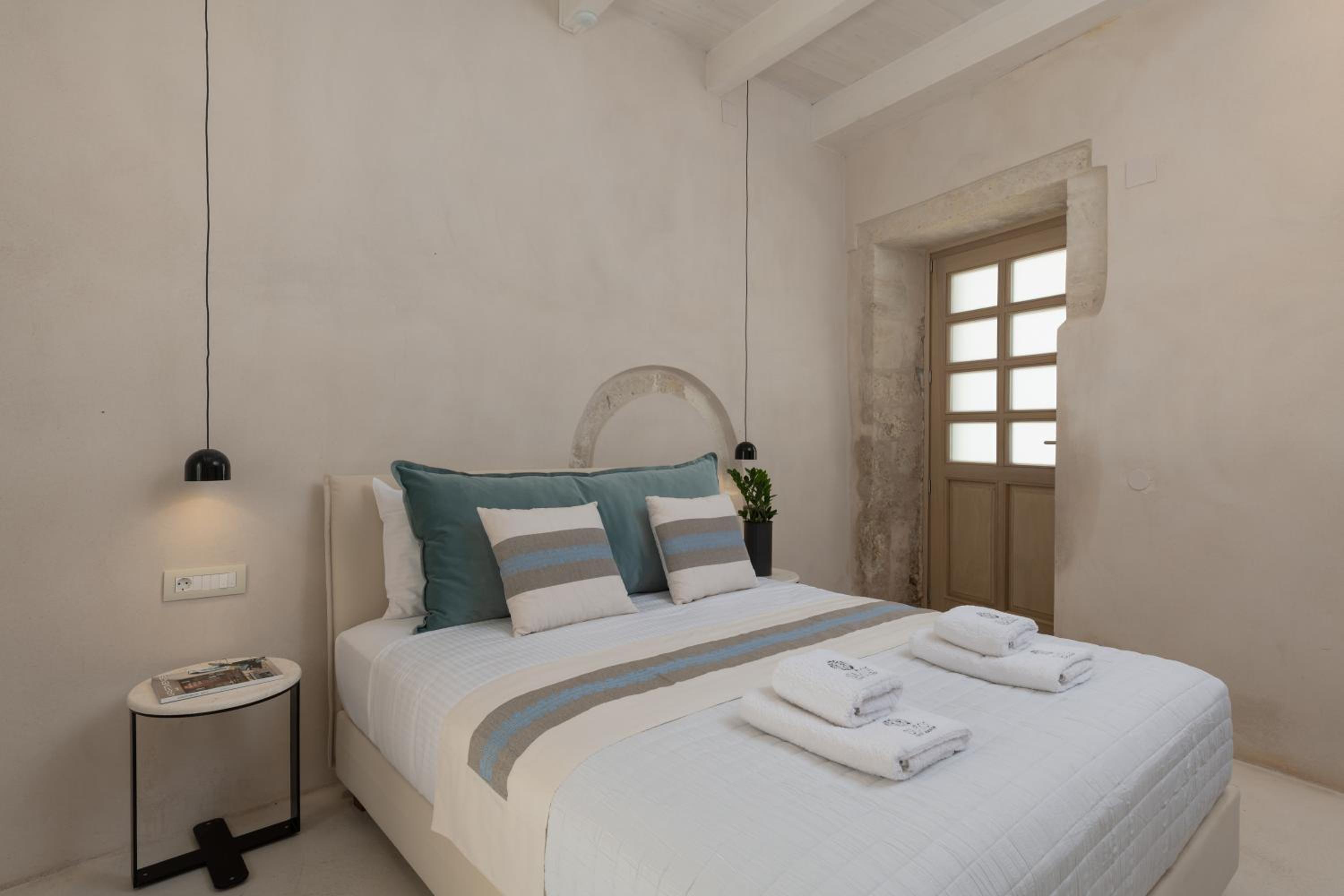 Deluxe Double Room - Photo 15