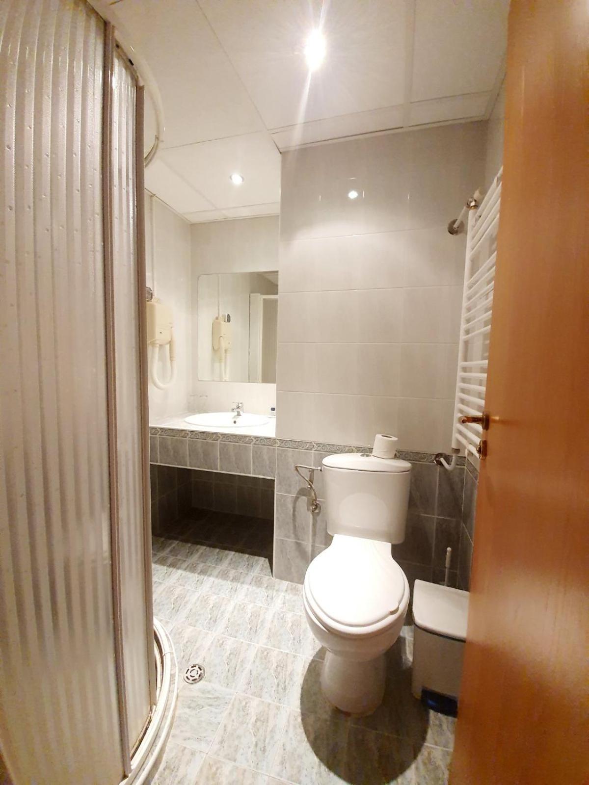 Budget Double Room - Photo 2
