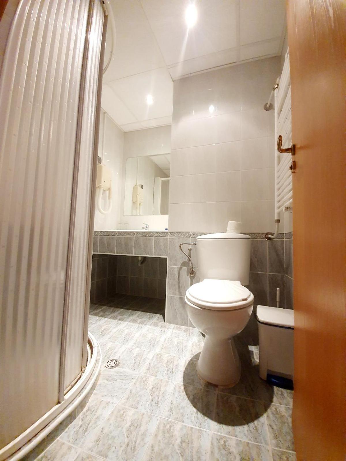Budget Double Room - Photo 4
