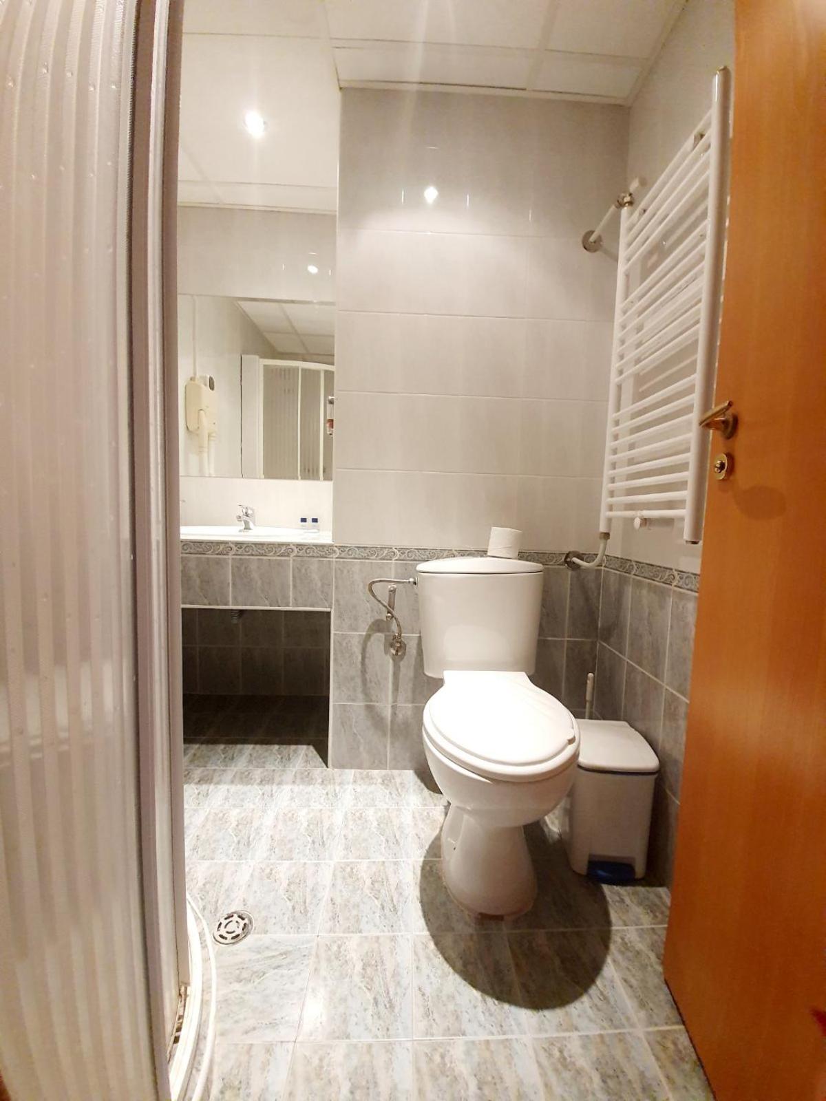 Budget Double Room - Photo 6