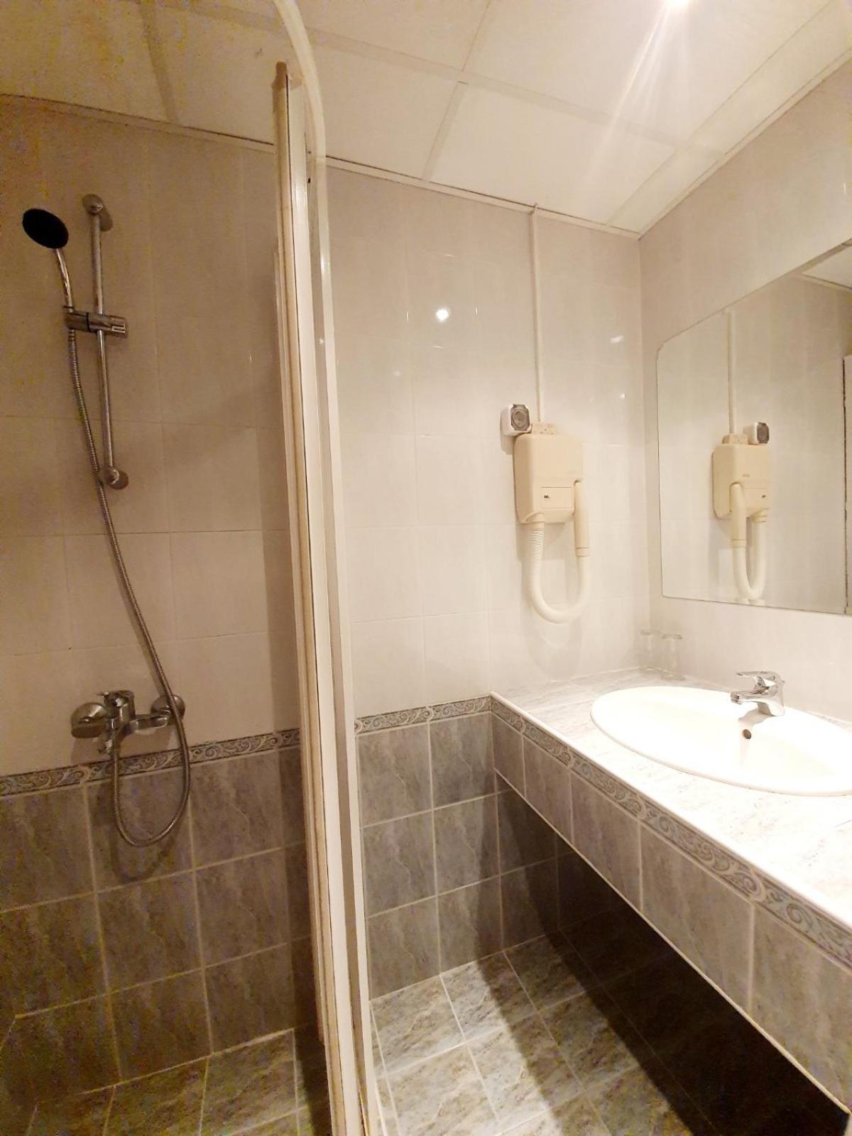 Budget Double Room - Photo 3